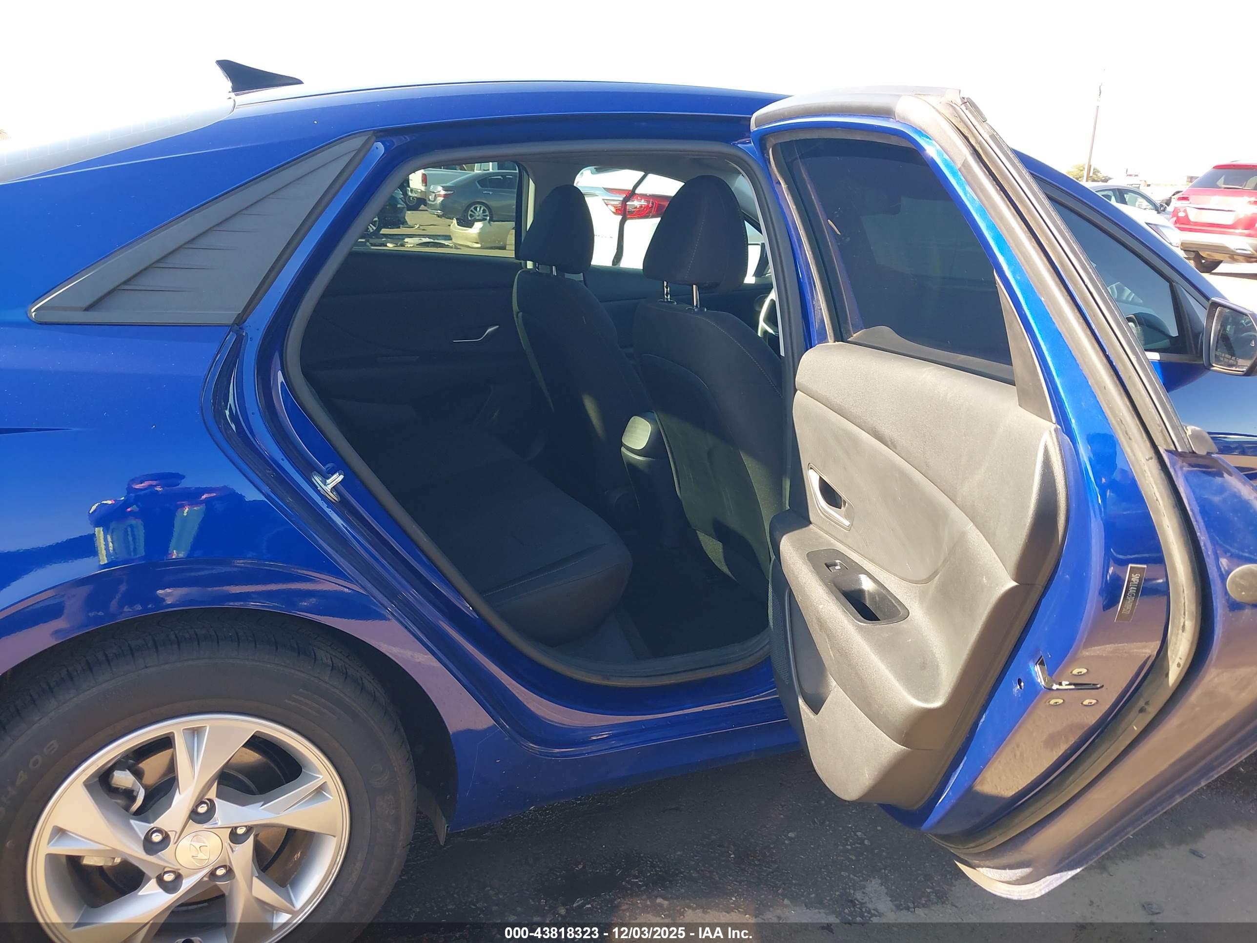 HYUNDAI ELANTRA image 8