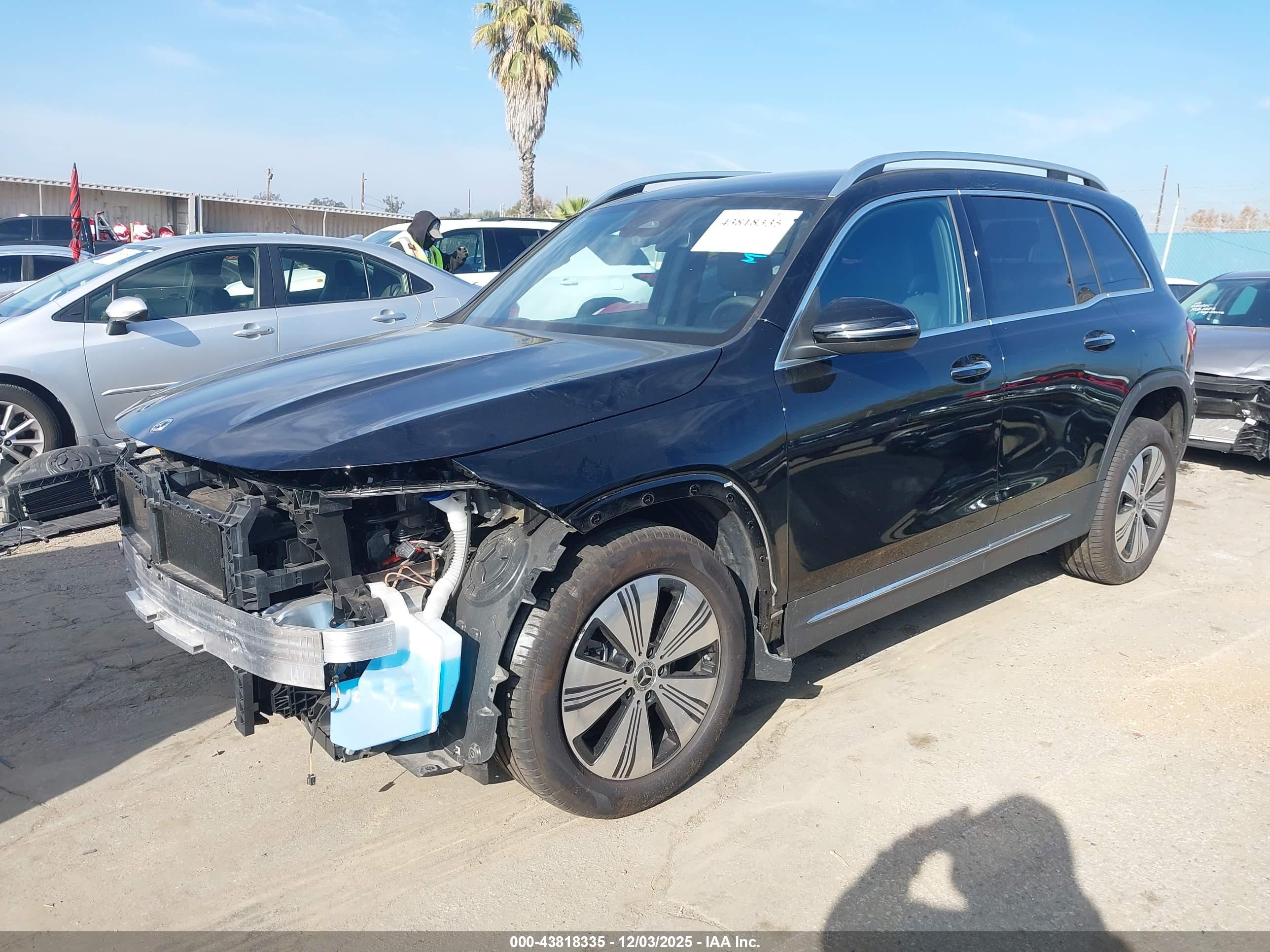 MERCEDES-BENZ EQB image 2