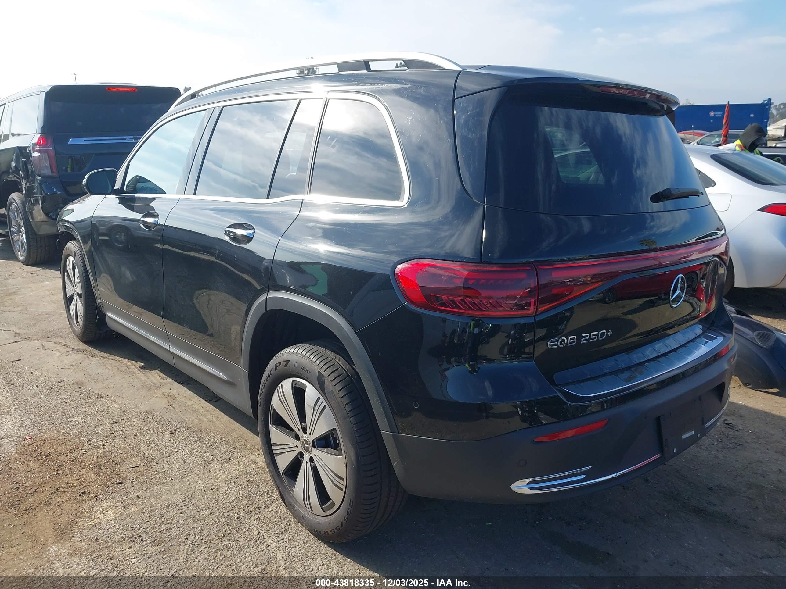 MERCEDES-BENZ EQB image 3
