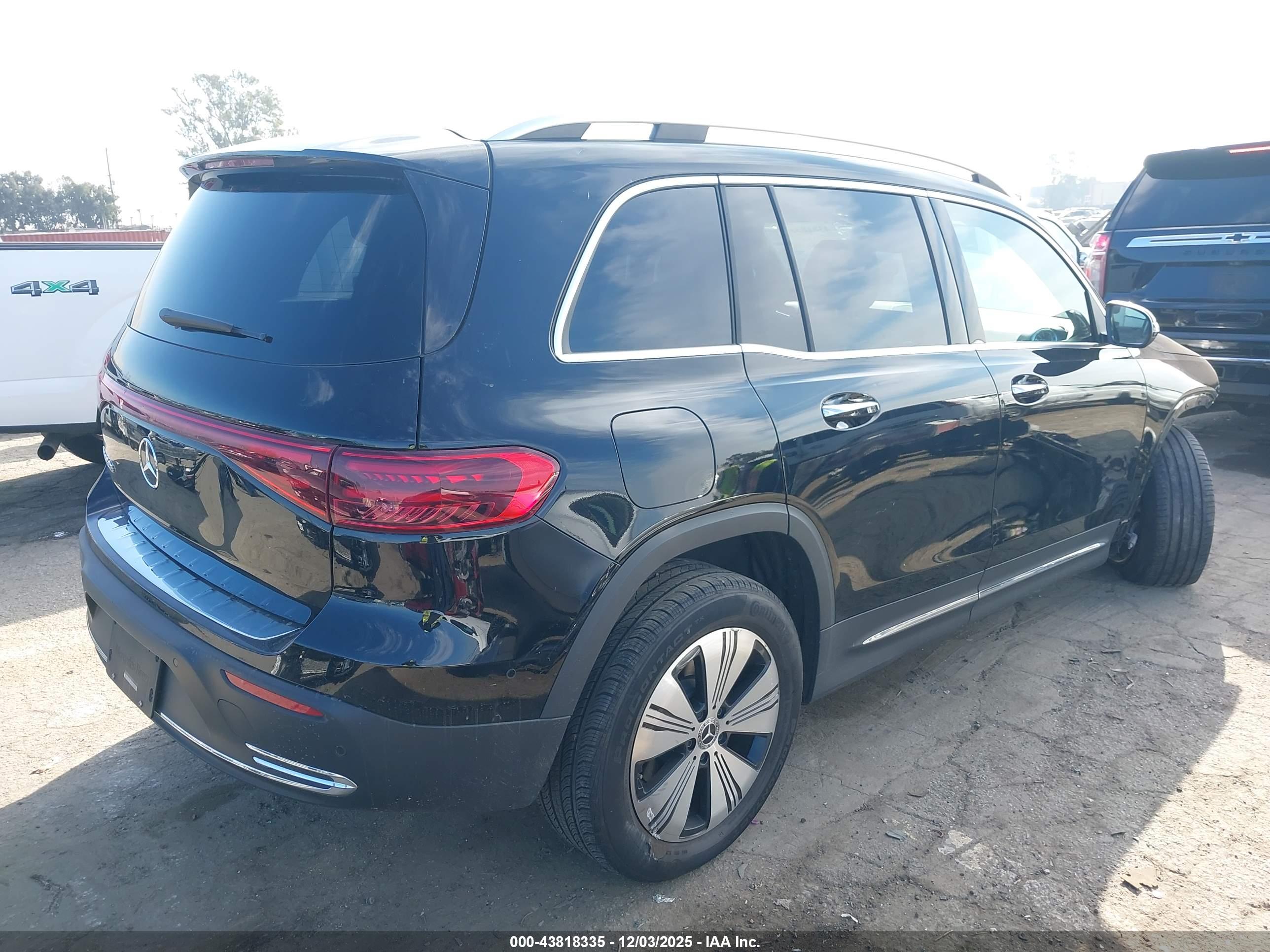 MERCEDES-BENZ EQB image 4