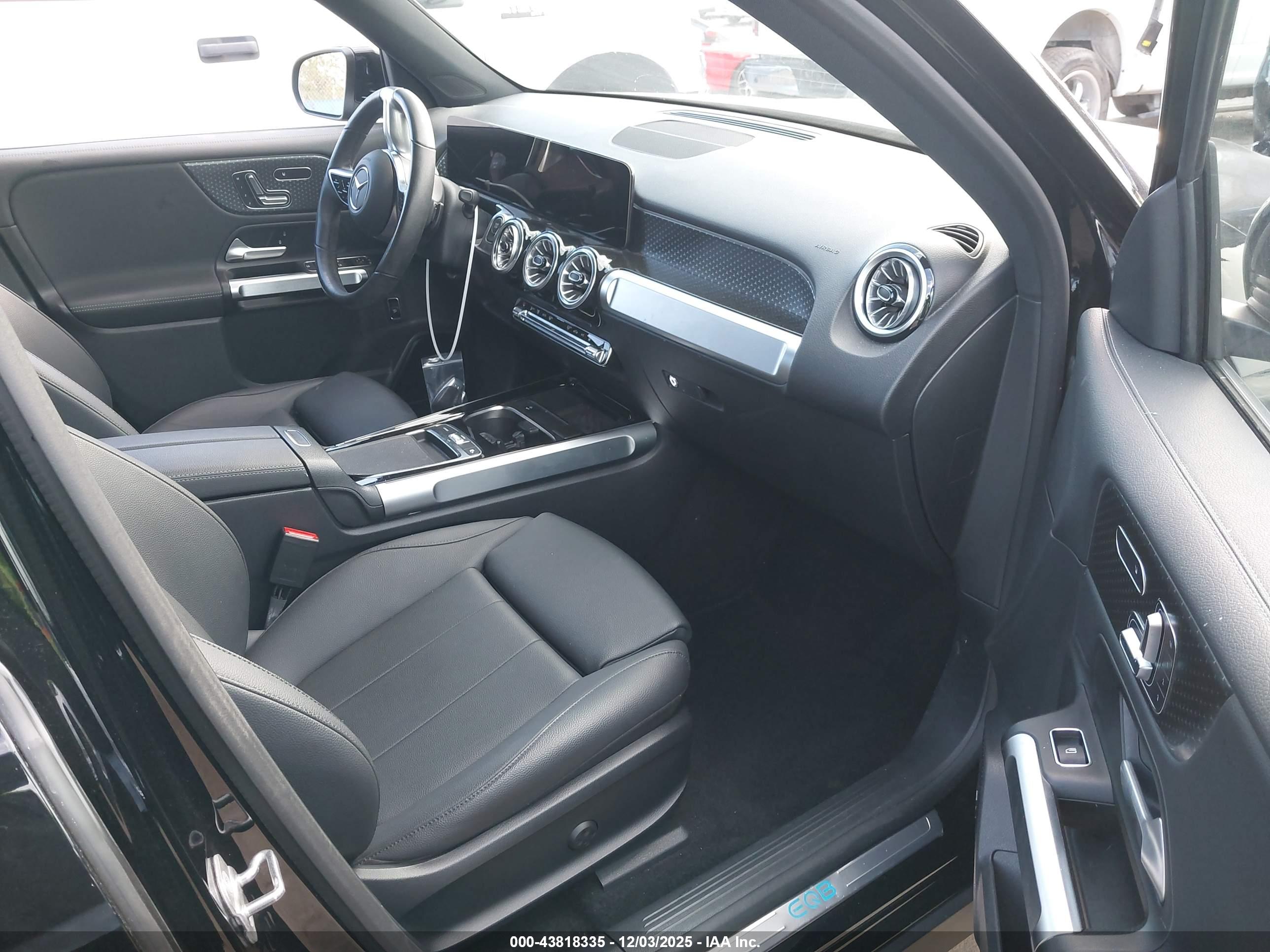 MERCEDES-BENZ EQB image 5