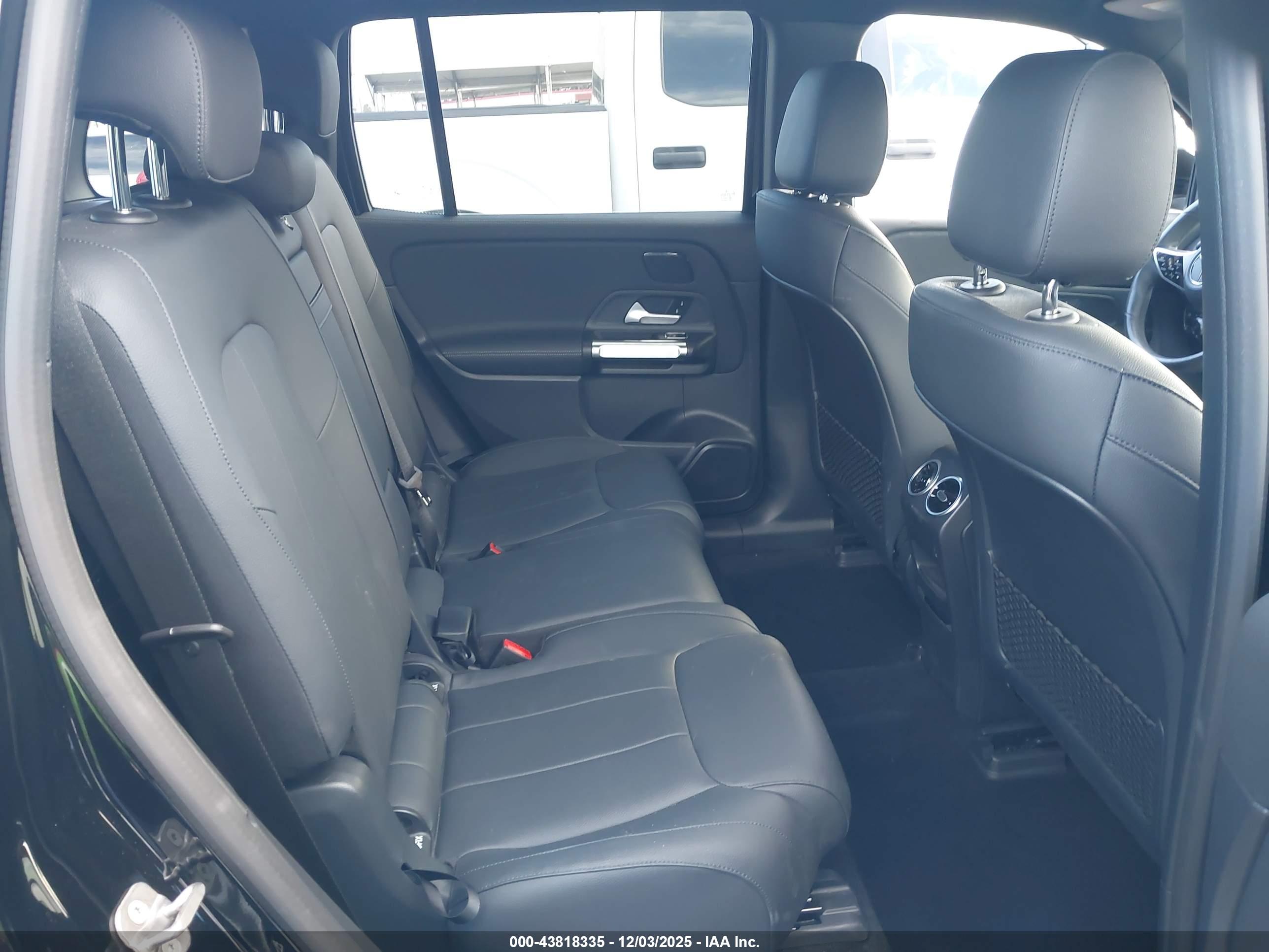 MERCEDES-BENZ EQB image 8