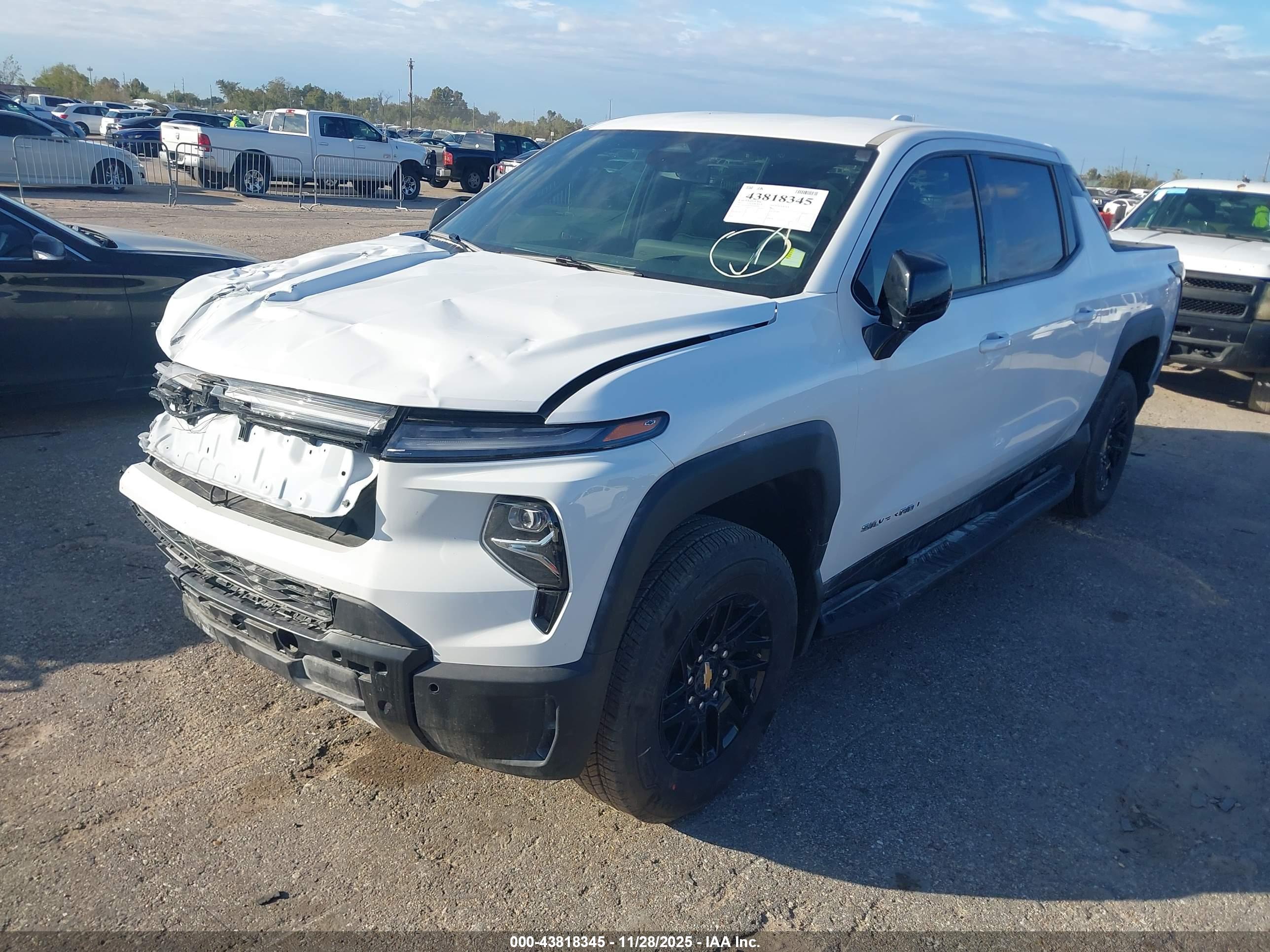 CHEVROLET SILVERADO image 2