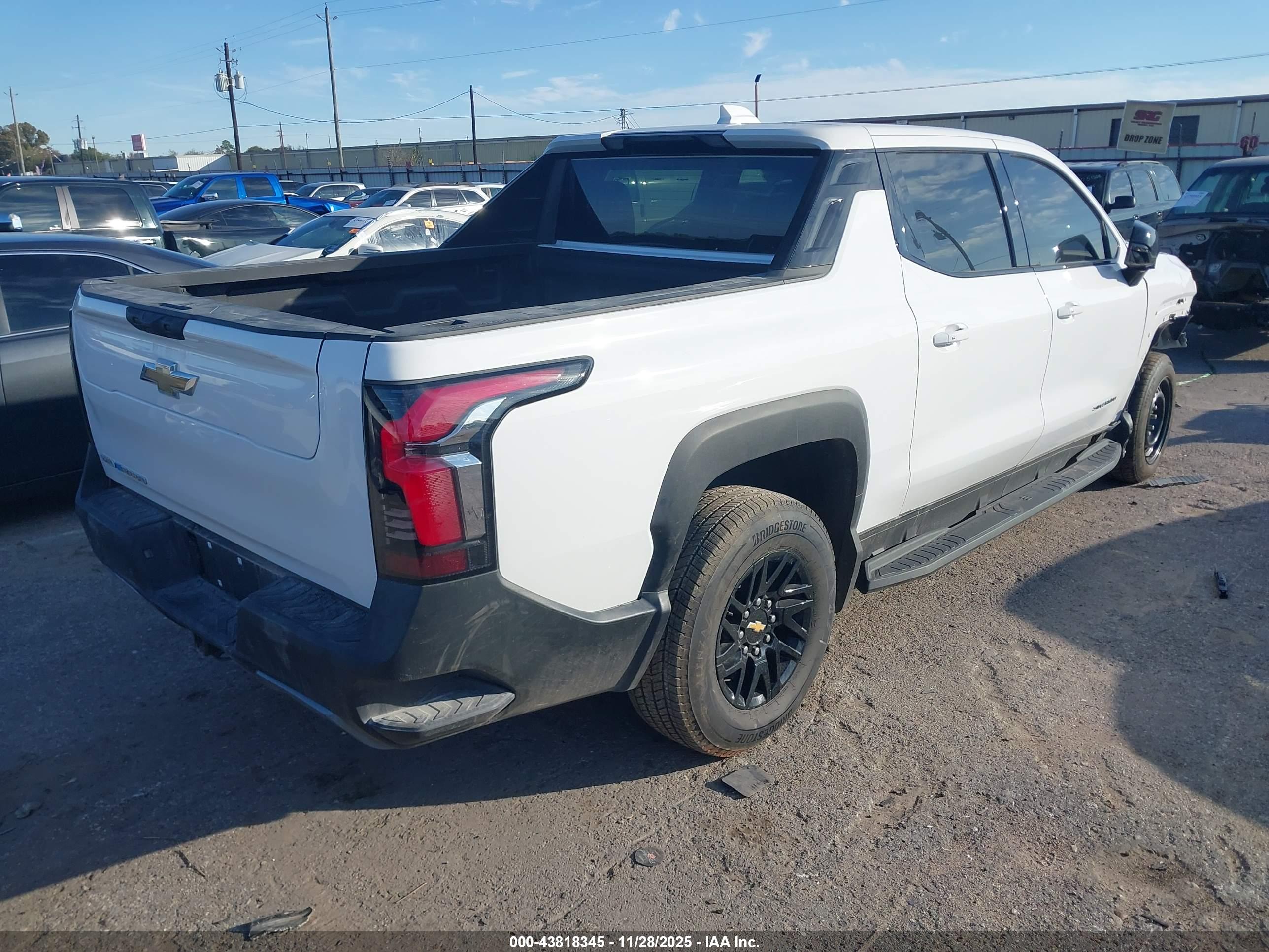 CHEVROLET SILVERADO image 4