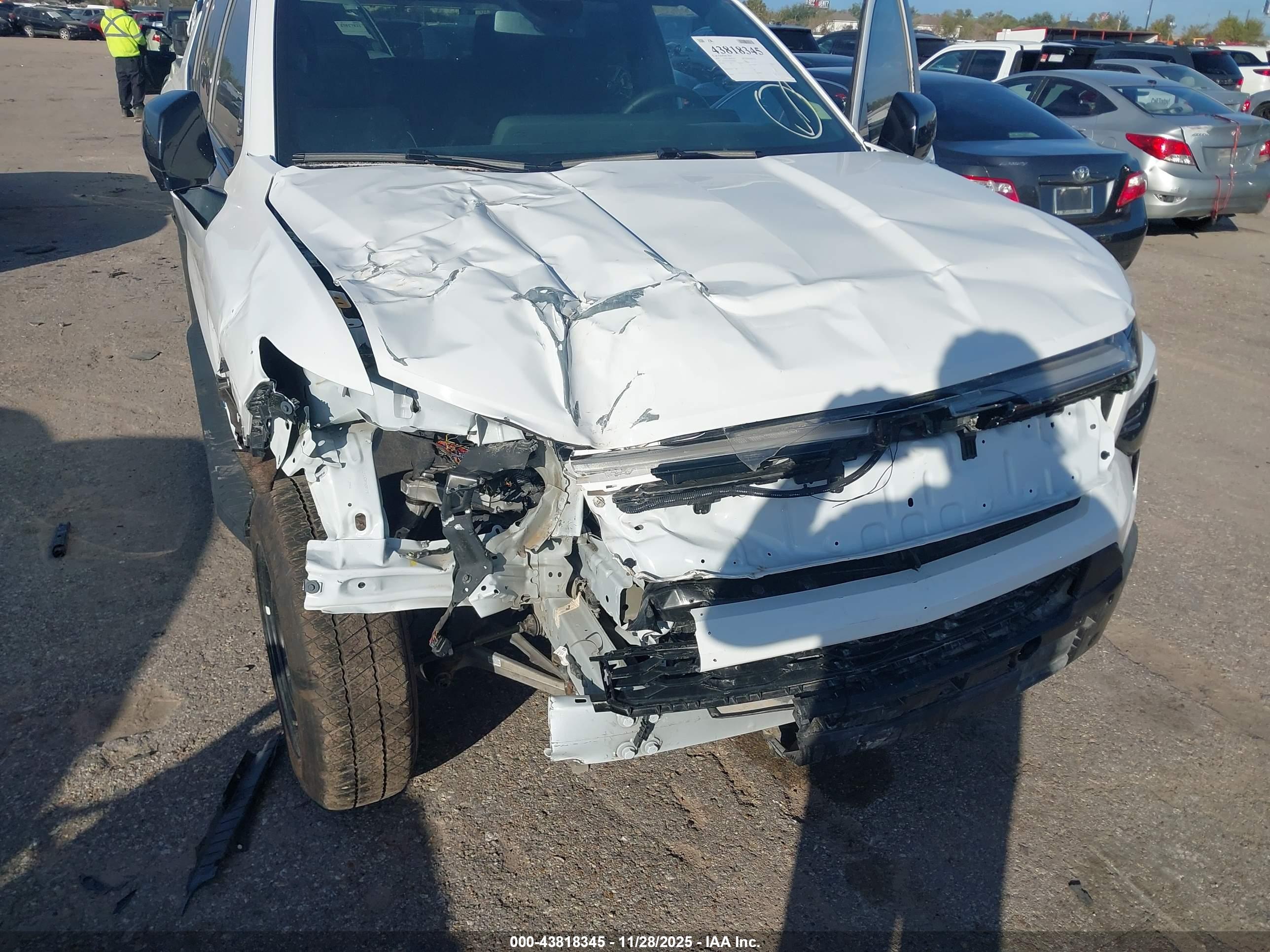 CHEVROLET SILVERADO image 6