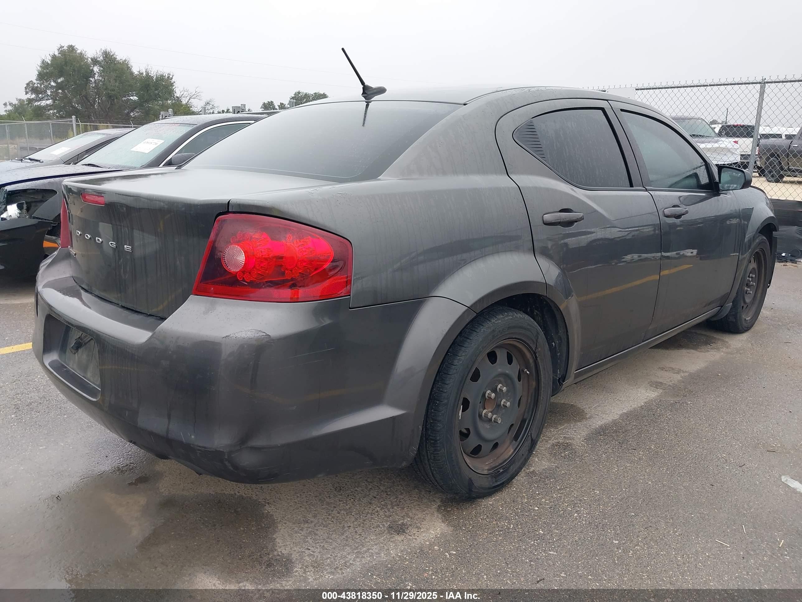 DODGE AVENGER image 4
