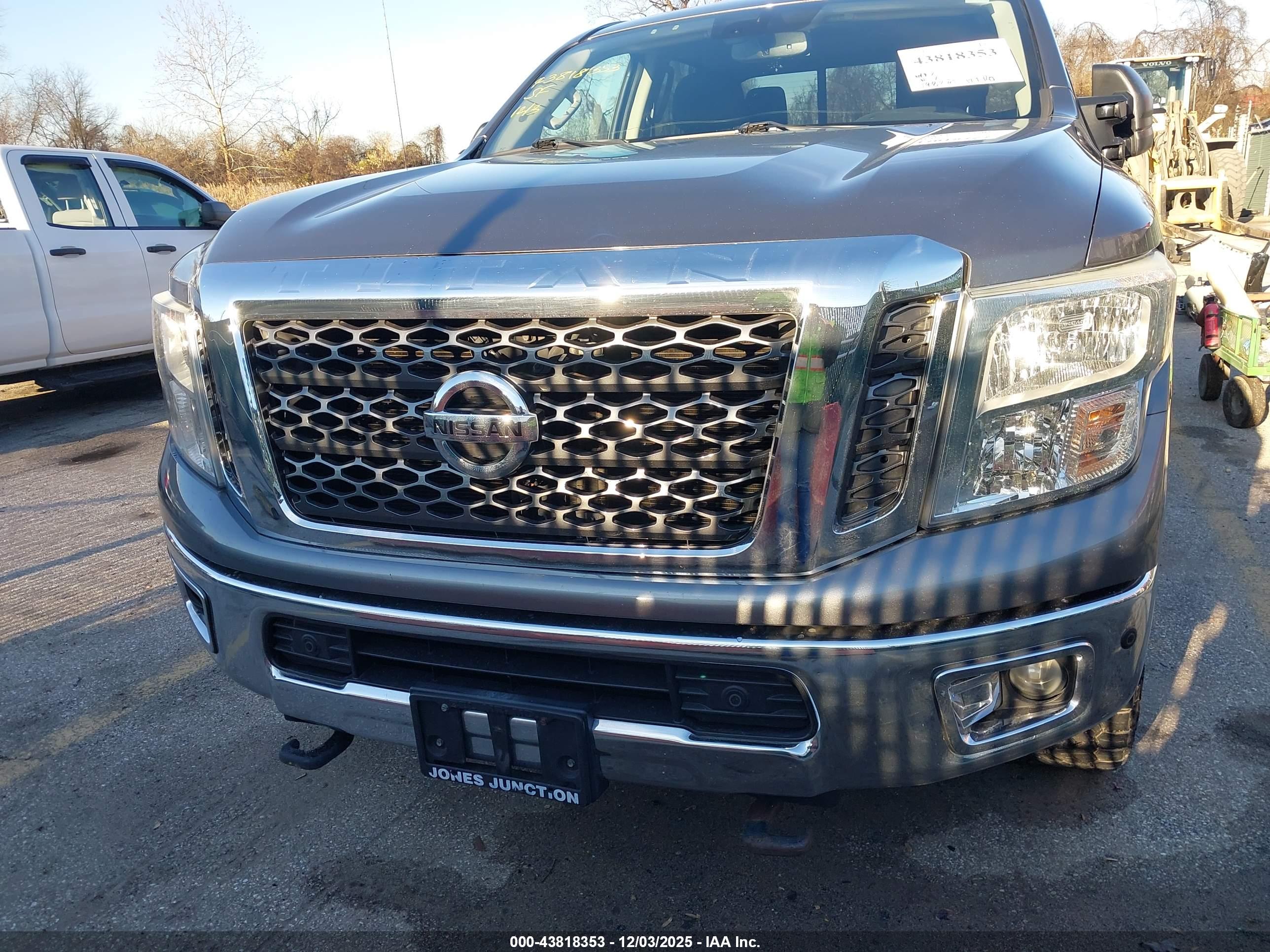 NISSAN TITAN image 6