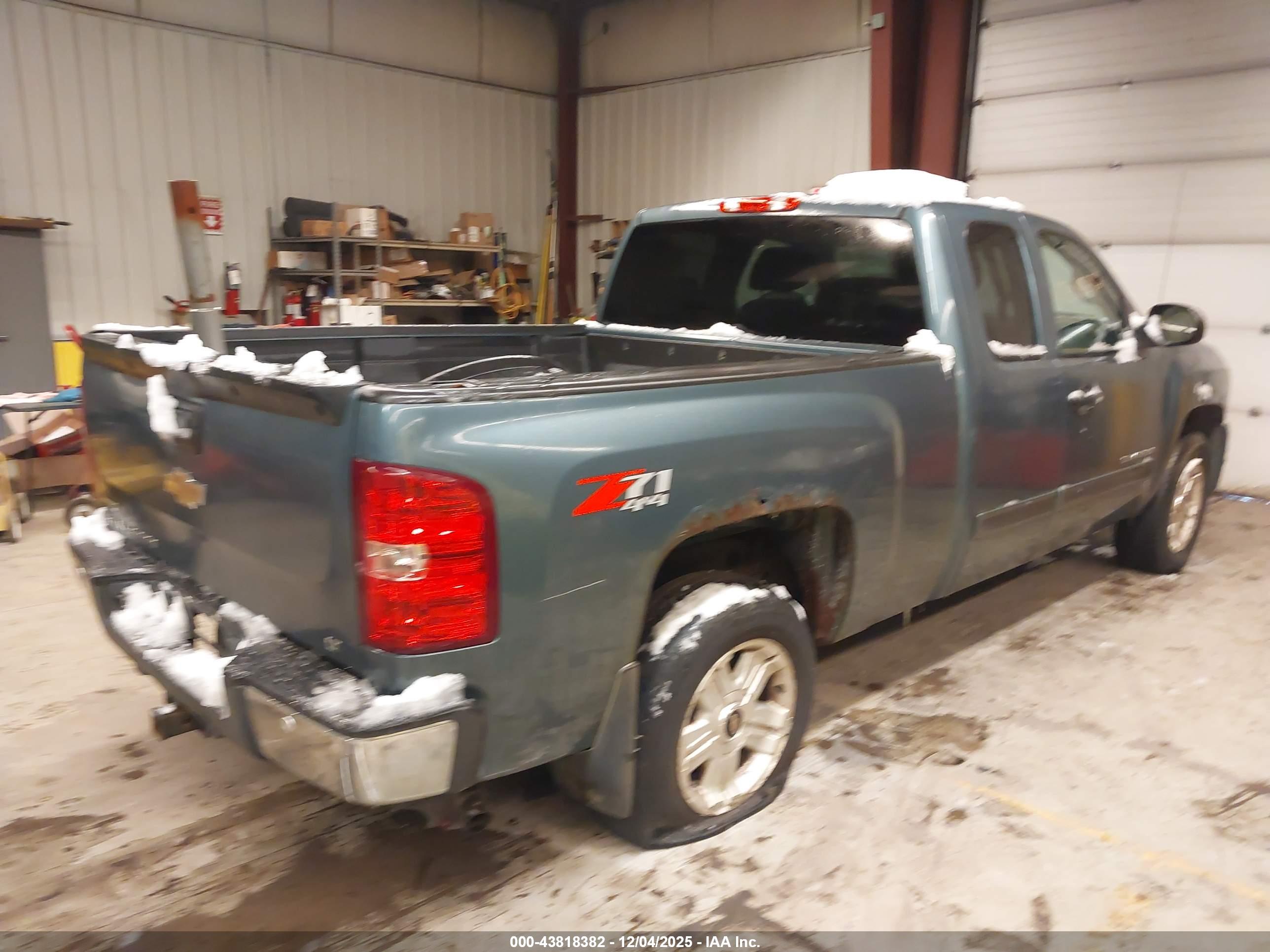 CHEVROLET SILVERADO image 4