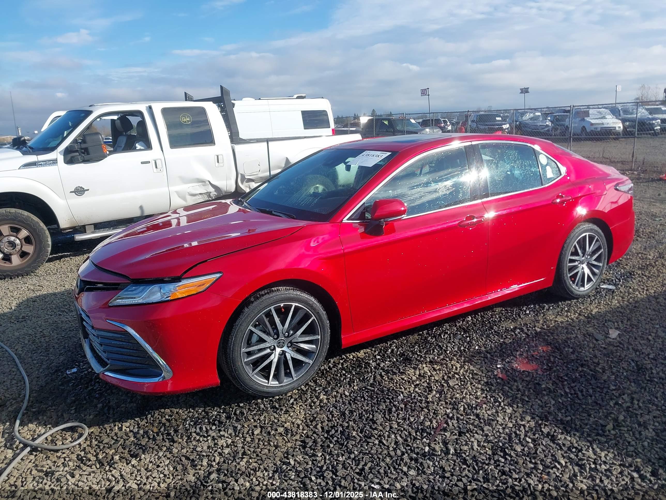 TOYOTA CAMRY image 2