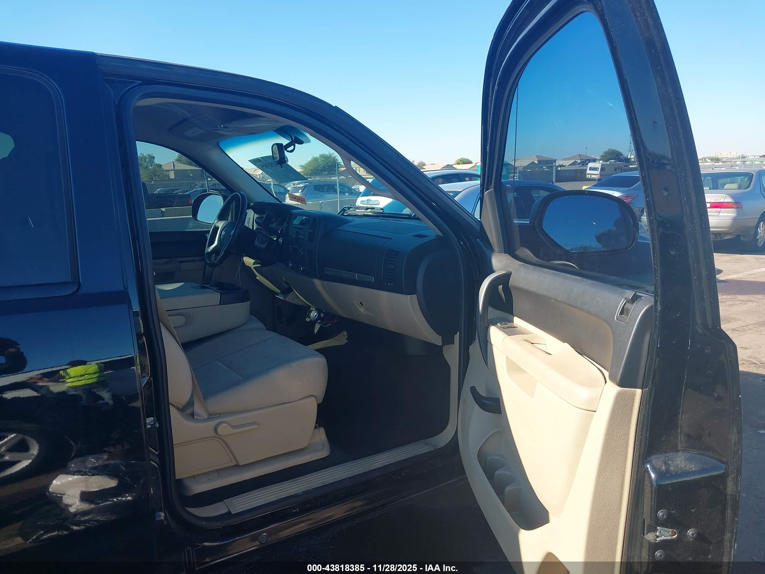 CHEVROLET SILVERADO image 5