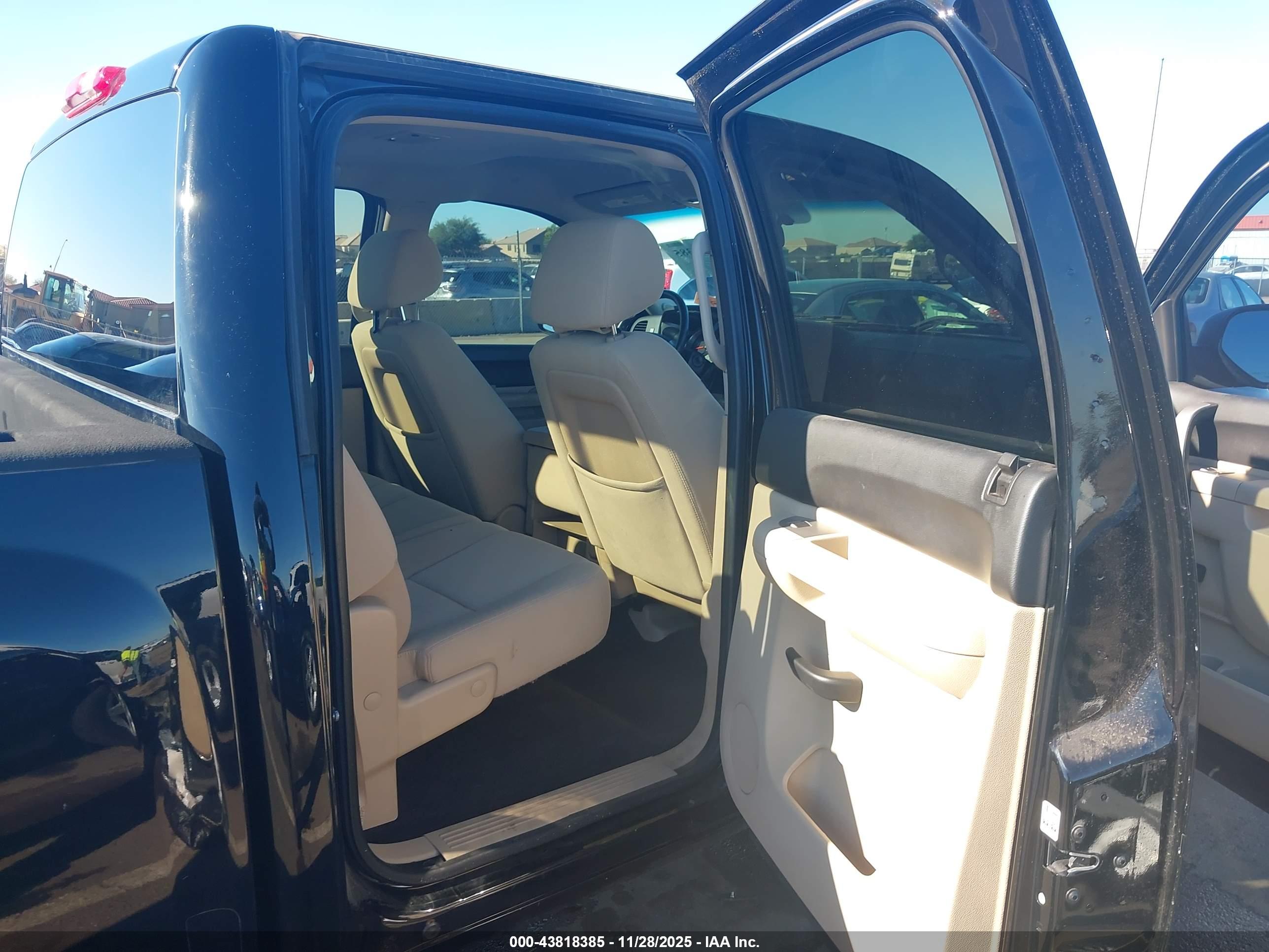 CHEVROLET SILVERADO image 8