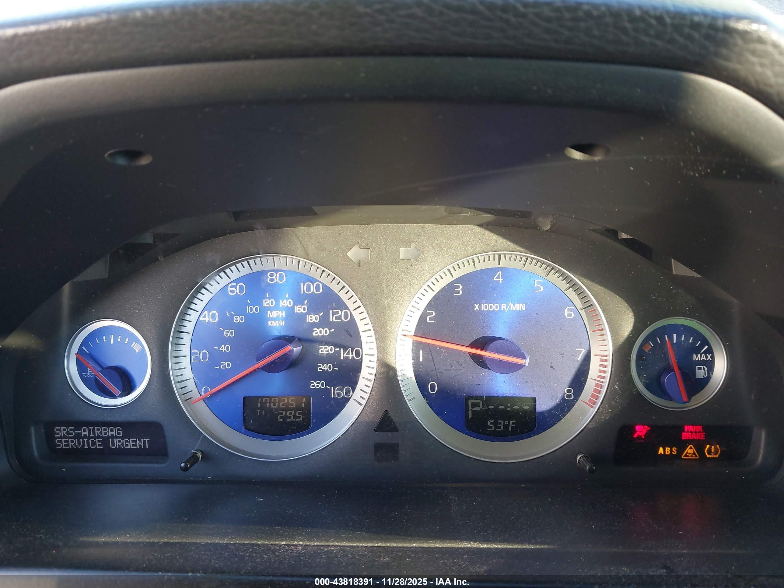 VOLVO XC90 image 7