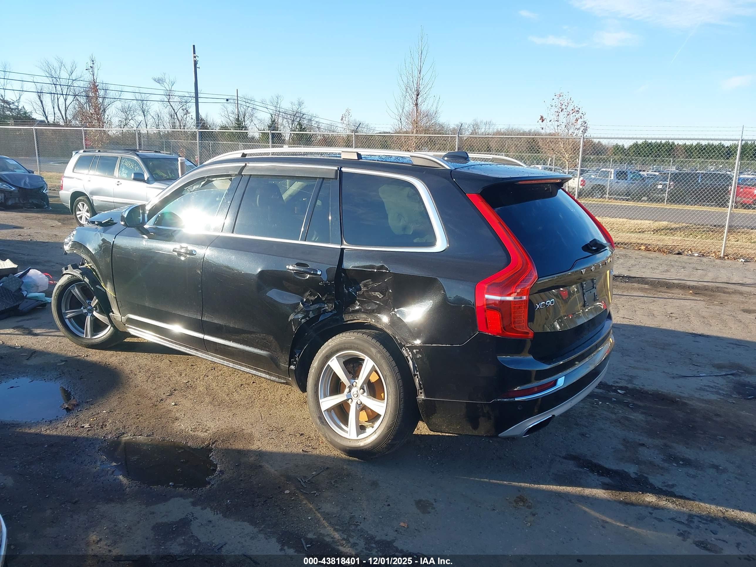 VOLVO XC90 image 3