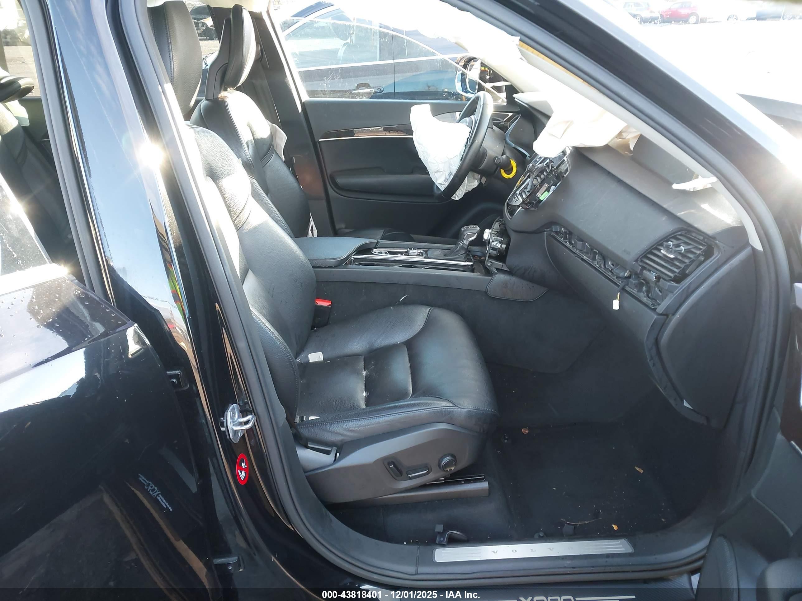 VOLVO XC90 image 5