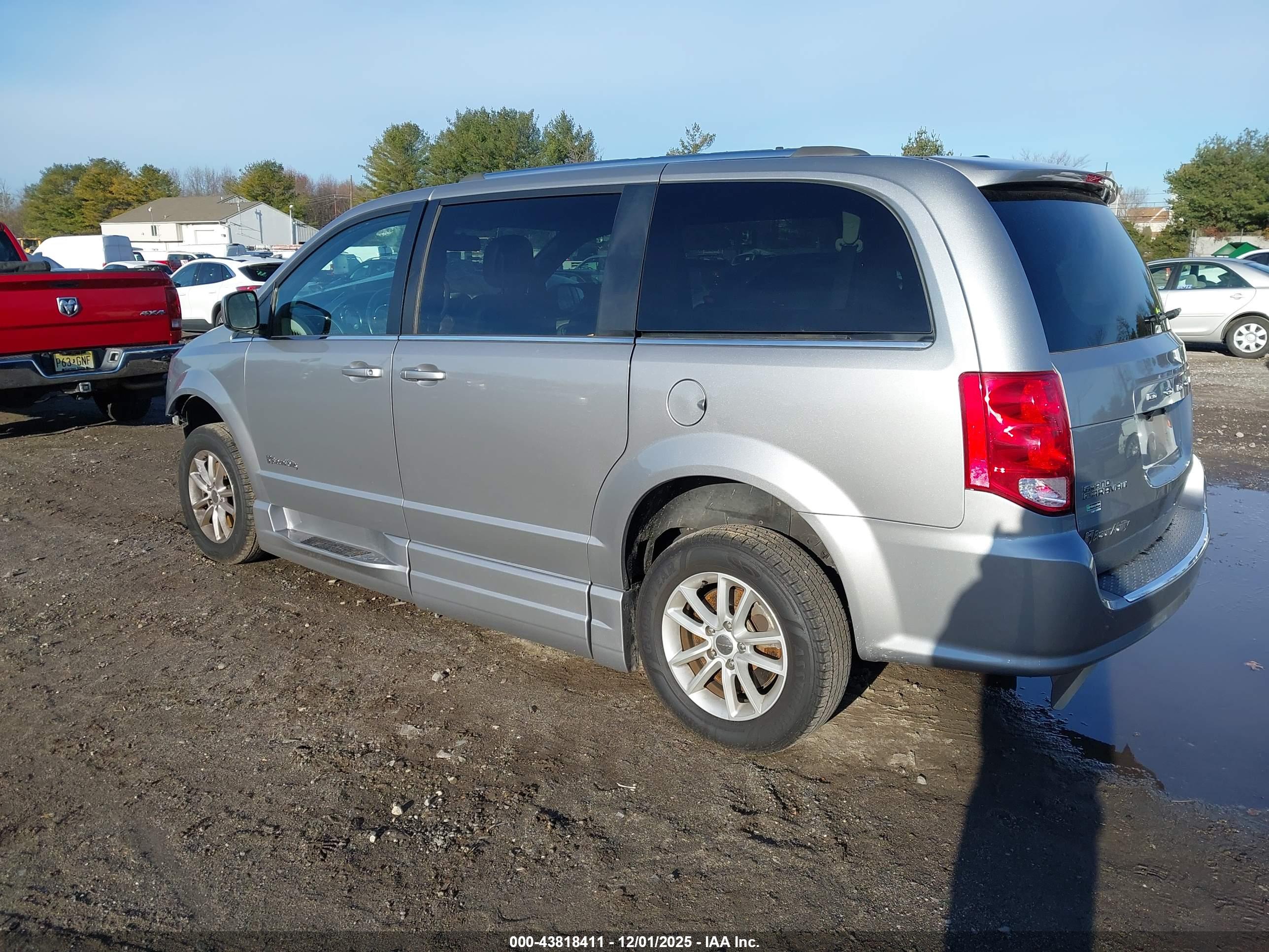 DODGE GRAND image 3