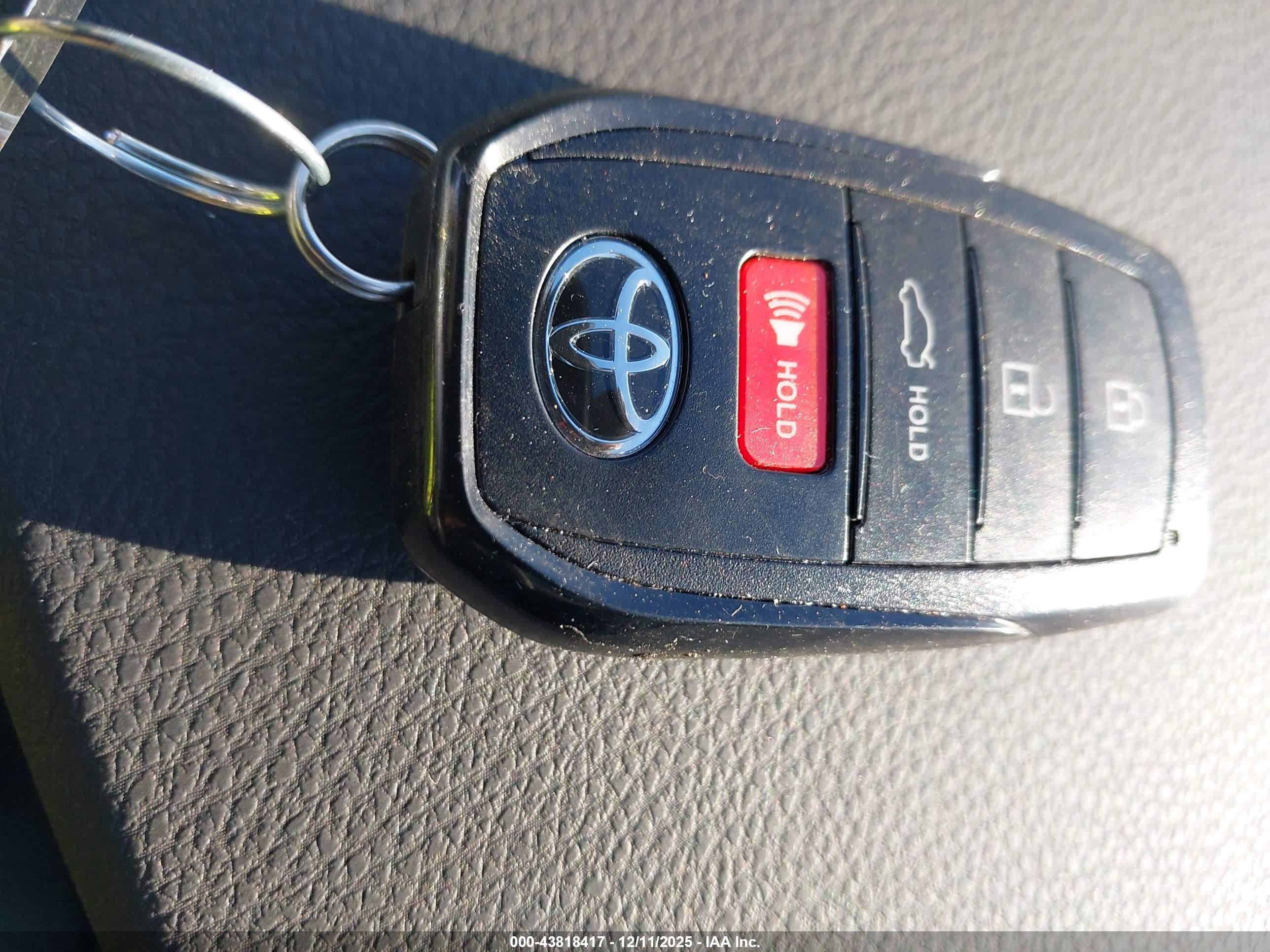 TOYOTA CAMRY image 11