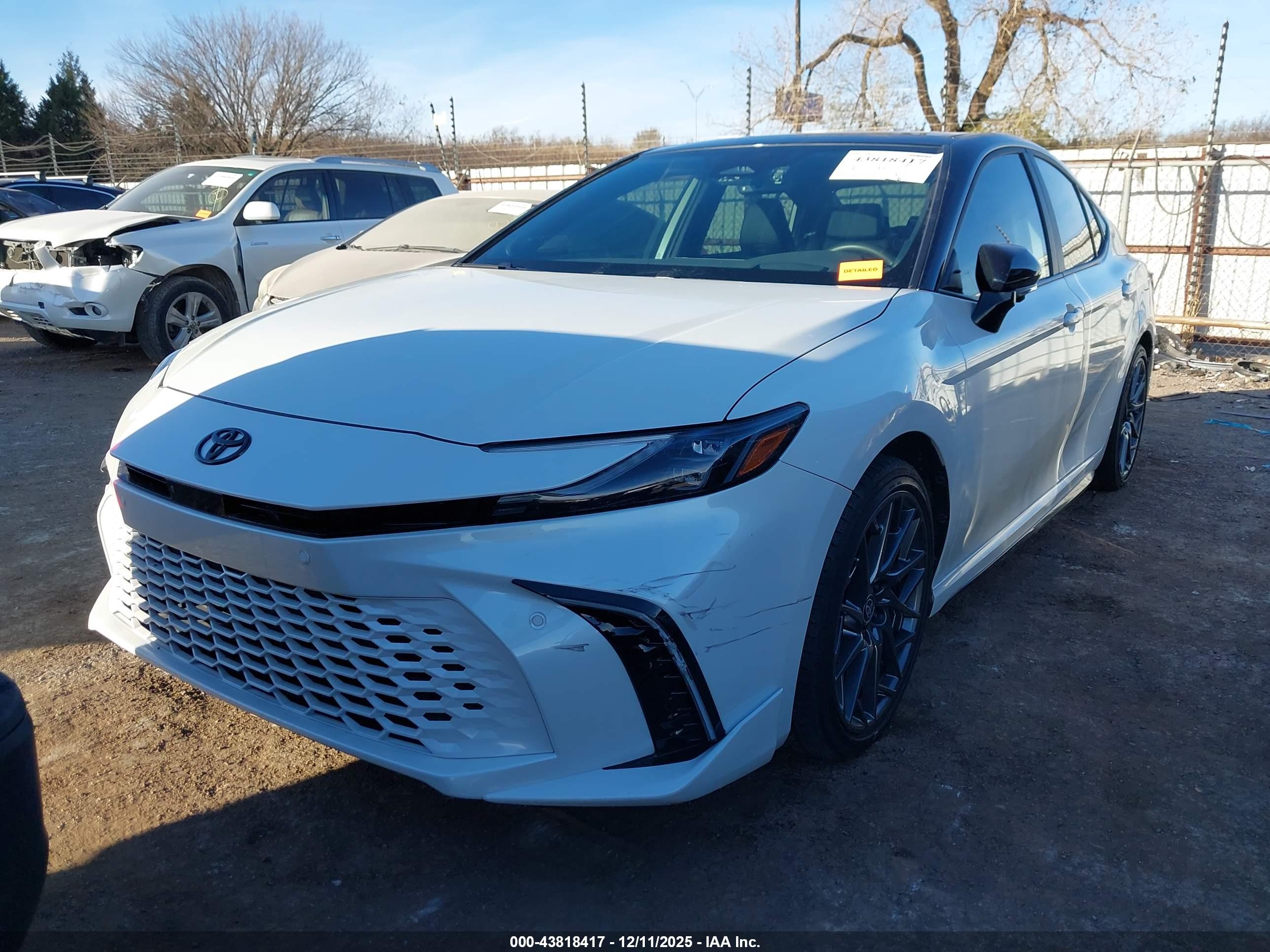 TOYOTA CAMRY image 2