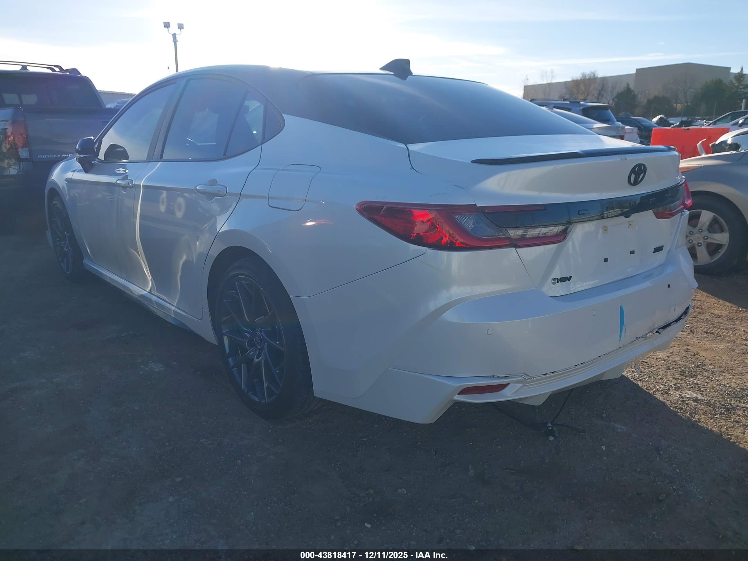 TOYOTA CAMRY image 3