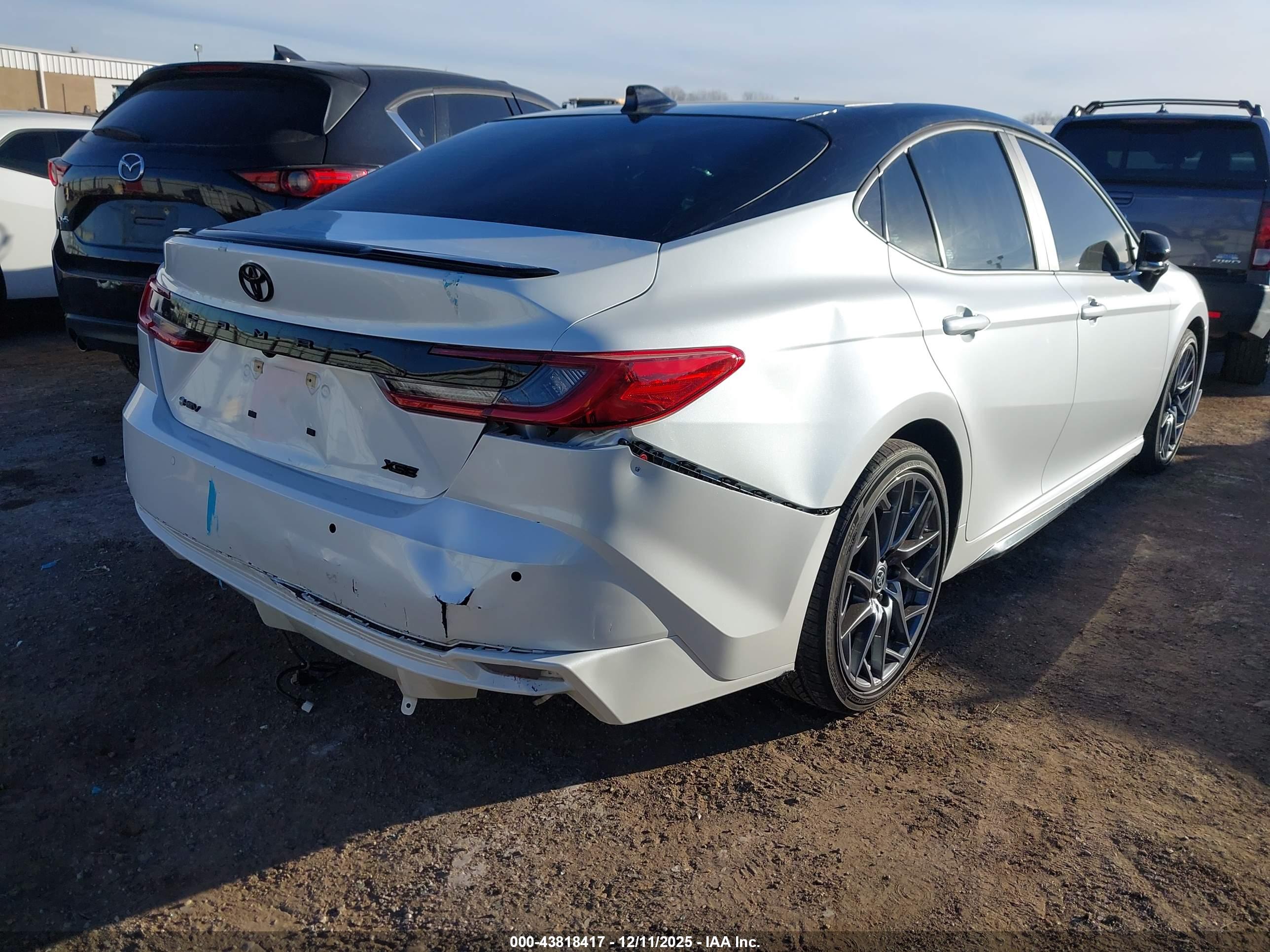 TOYOTA CAMRY image 4