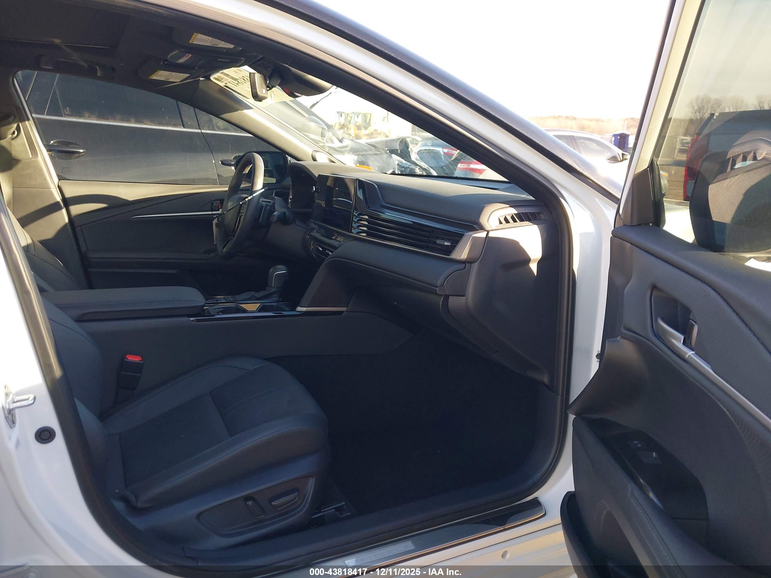 TOYOTA CAMRY image 5