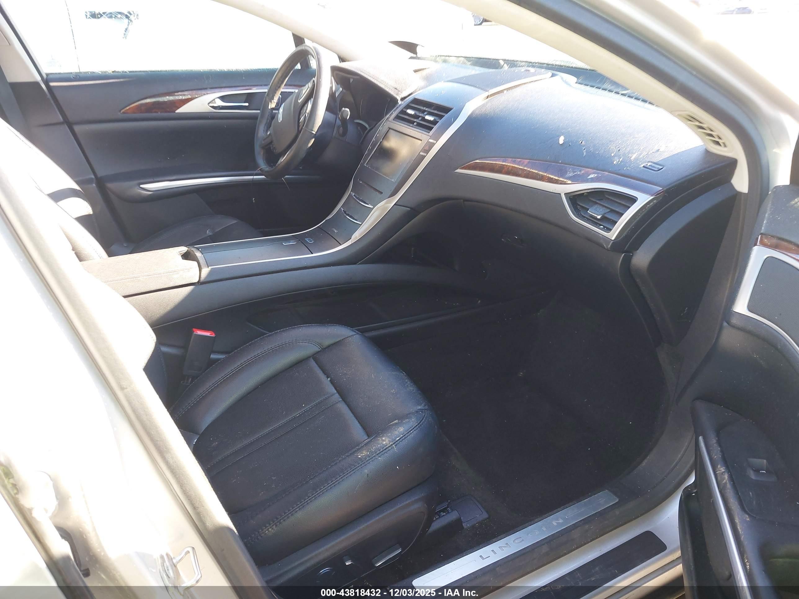 LINCOLN MKZ image 5