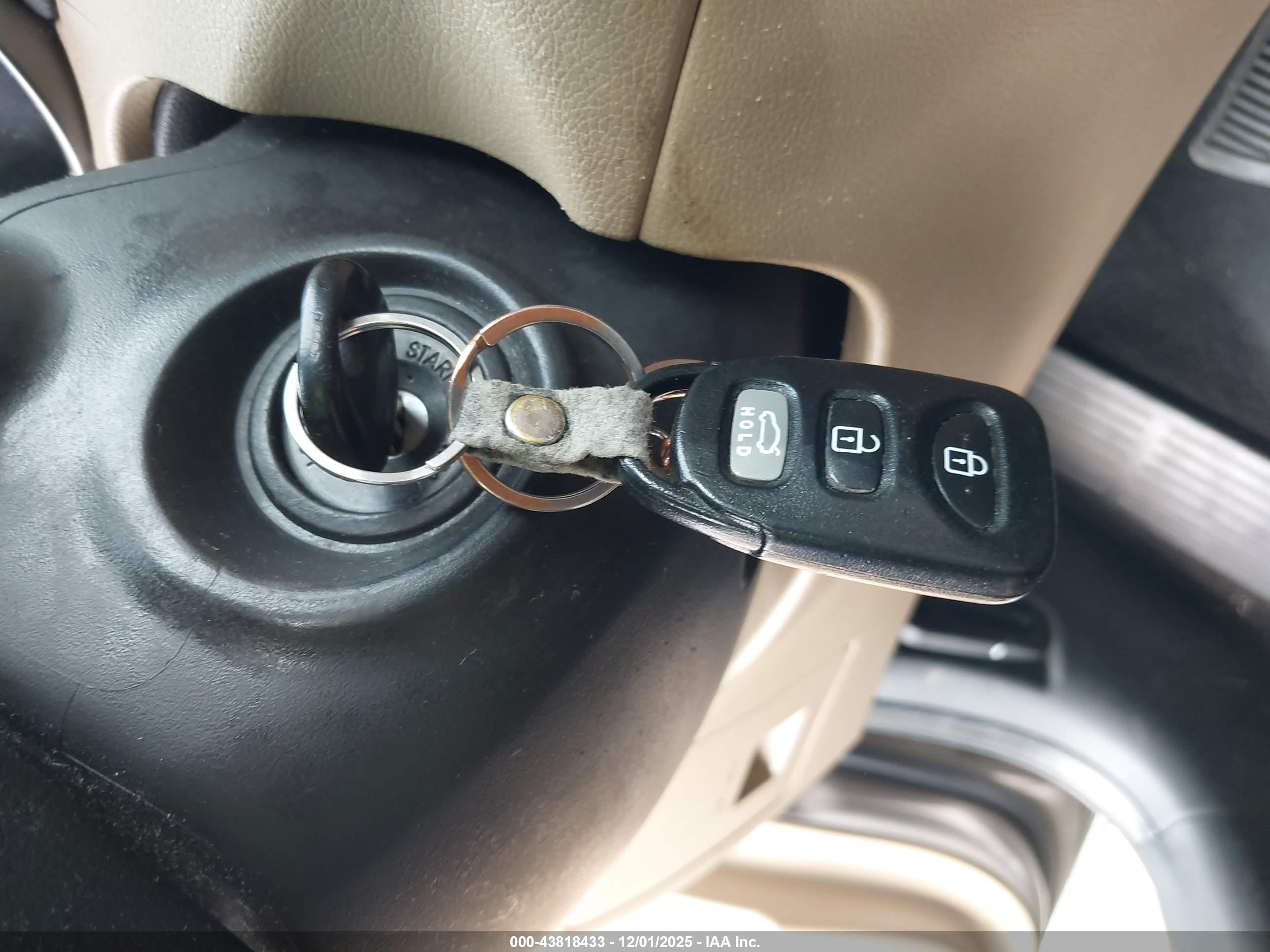 HYUNDAI ELANTRA image 11