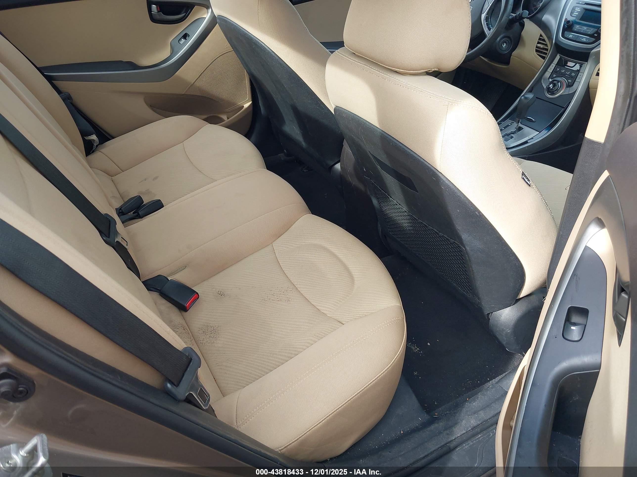 HYUNDAI ELANTRA image 8
