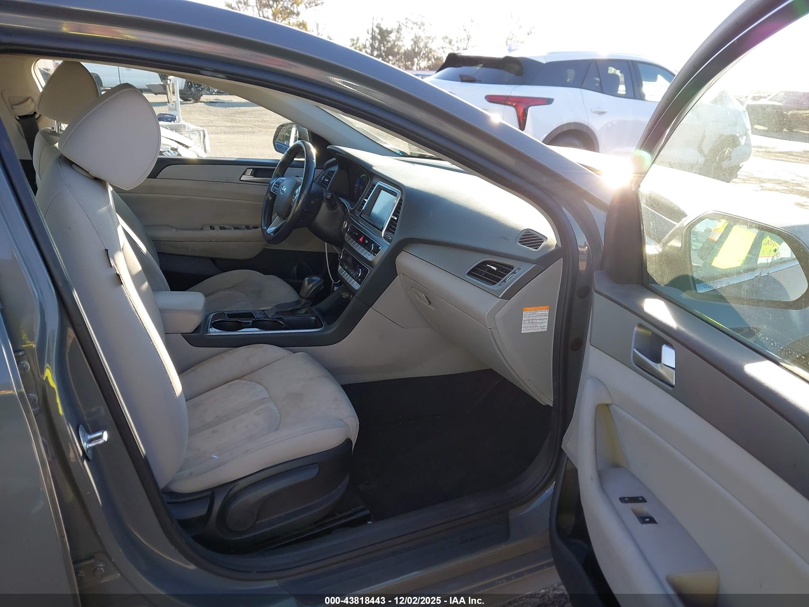 HYUNDAI SONATA image 5