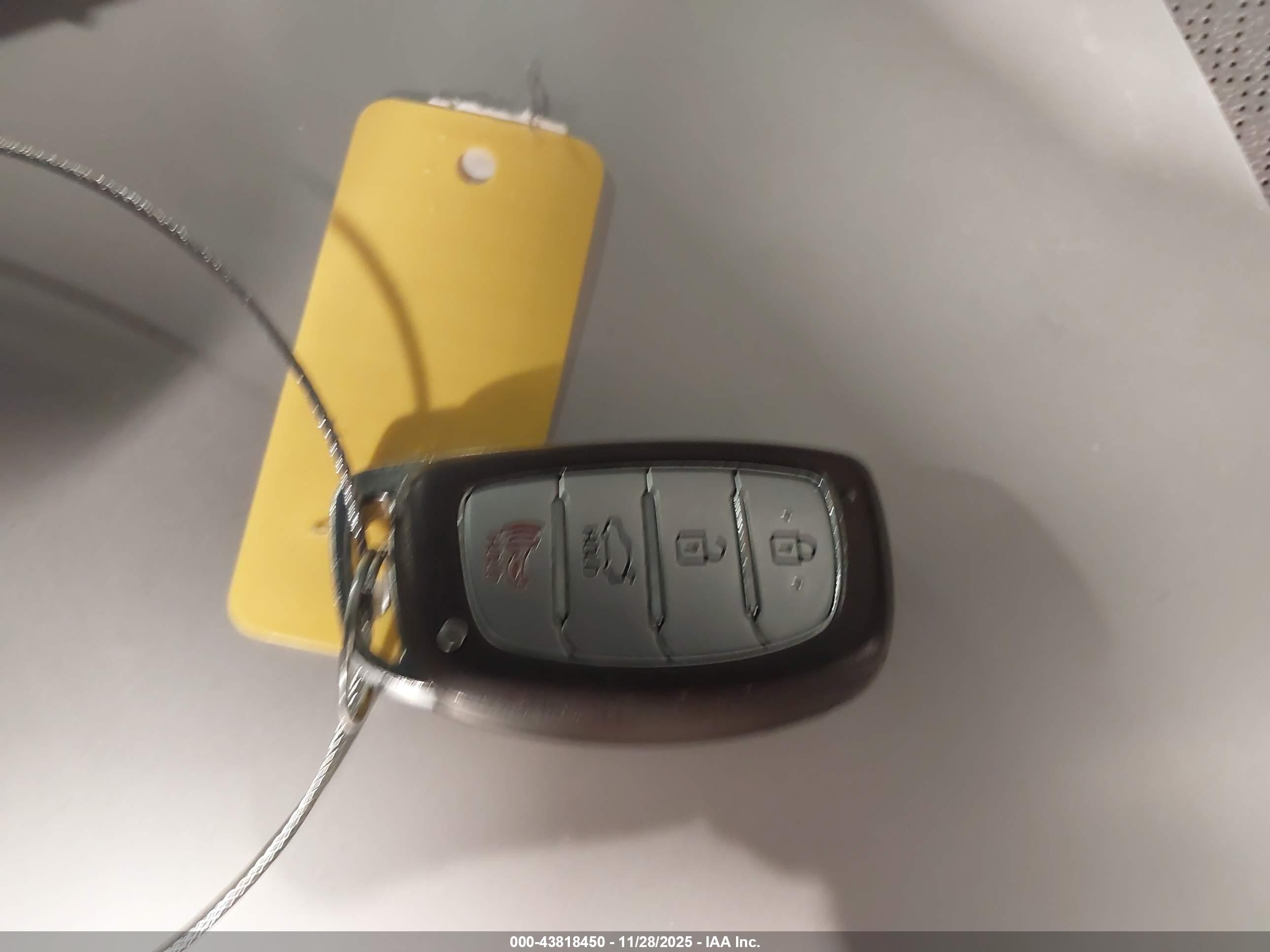 HYUNDAI ELANTRA image 11