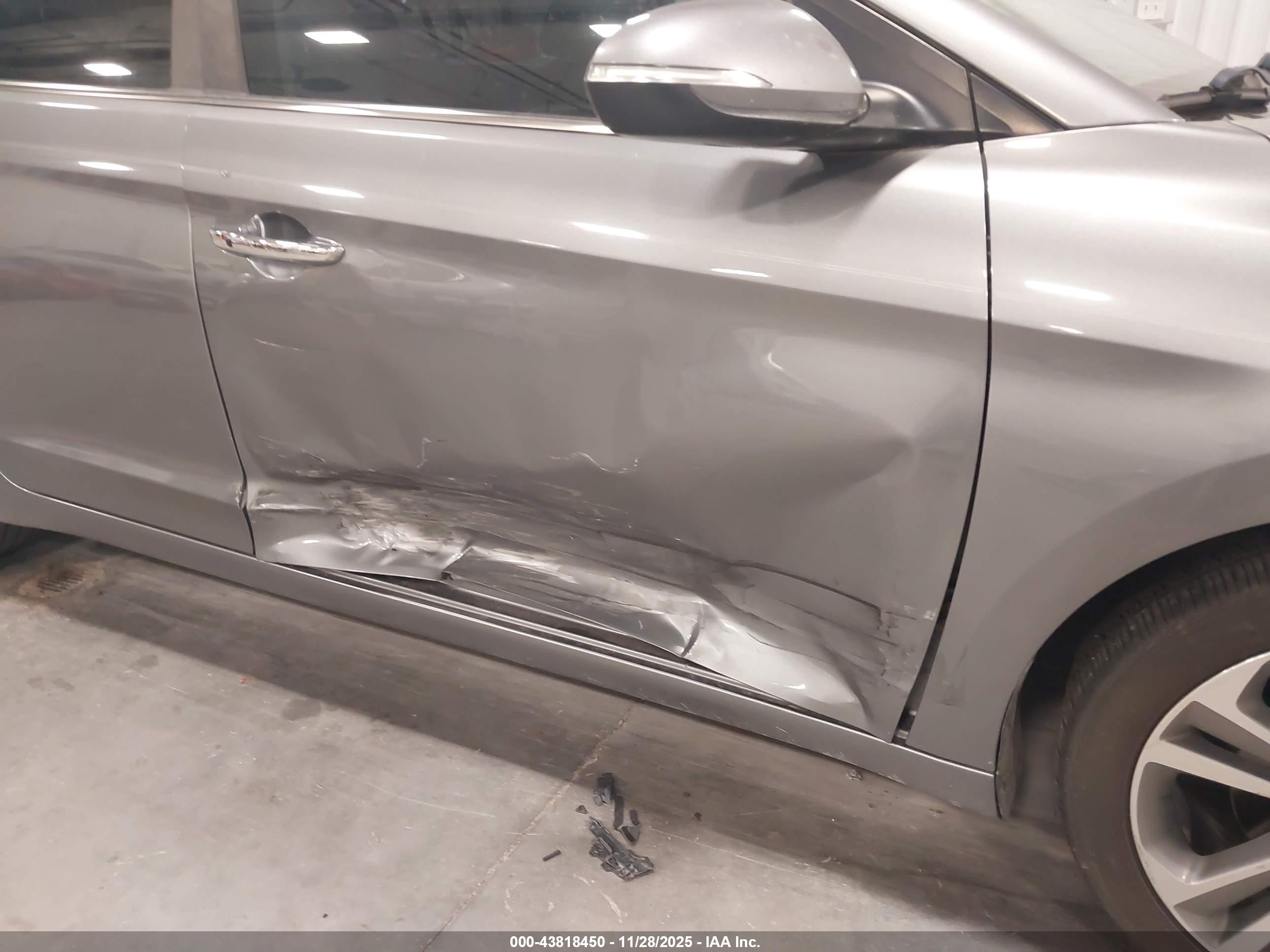 HYUNDAI ELANTRA image 6