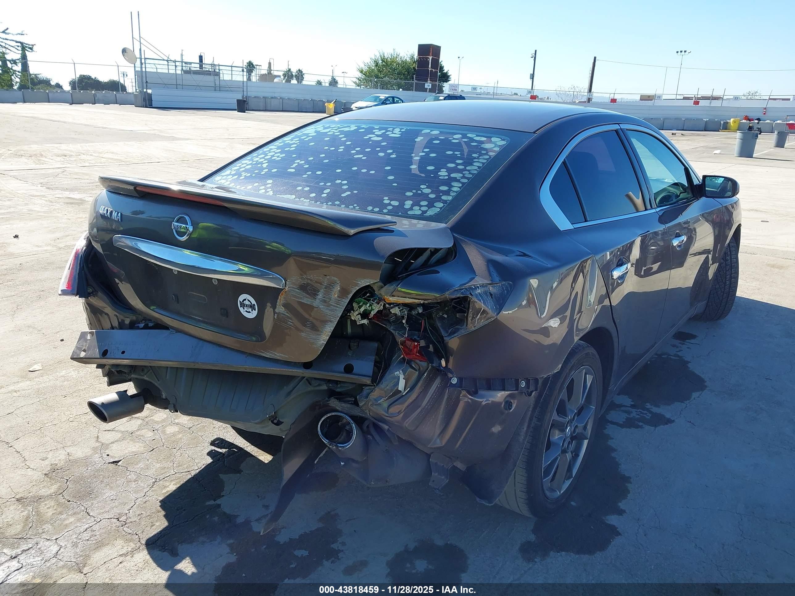 NISSAN MAXIMA image 6