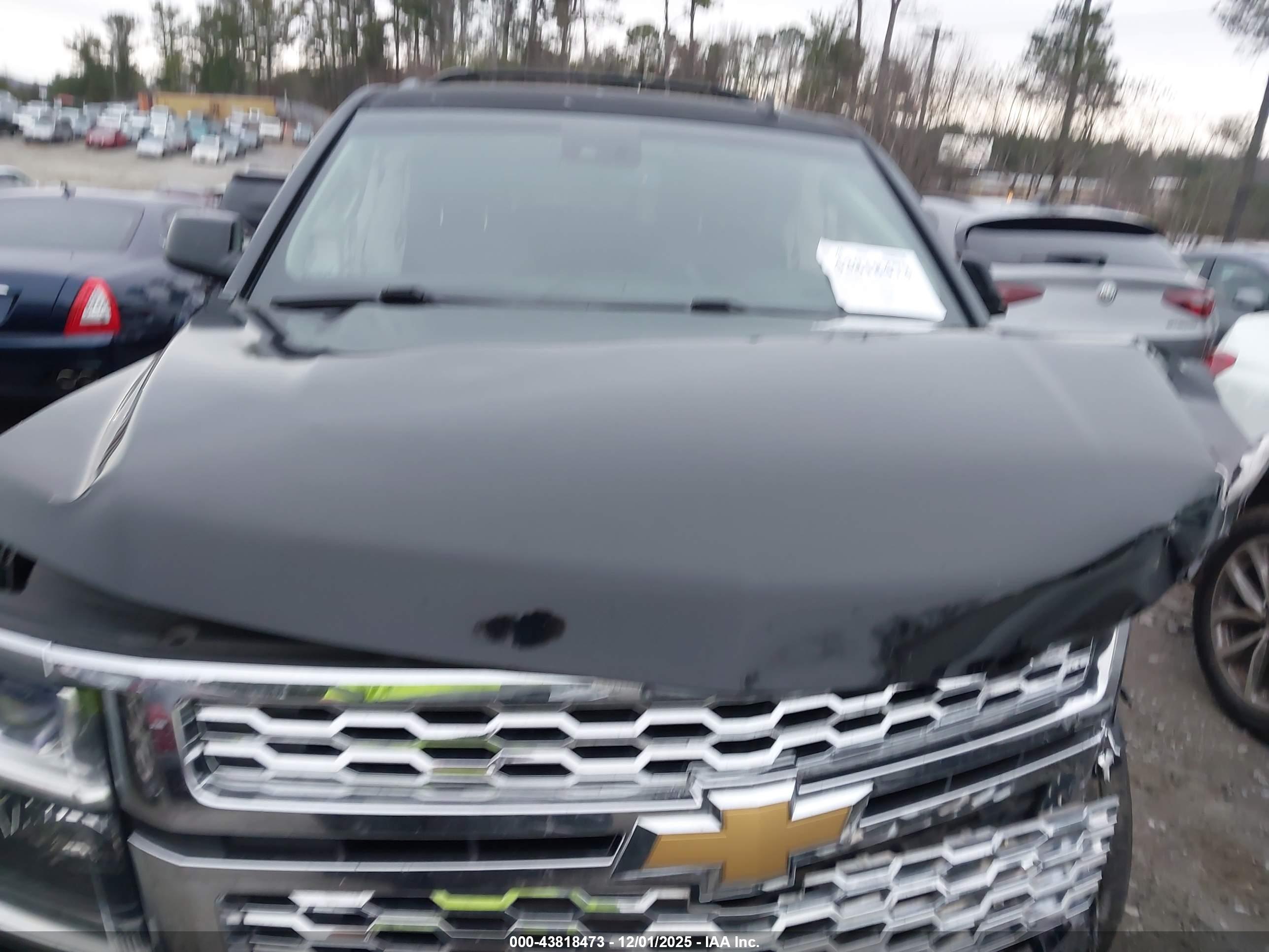 CHEVROLET SUBURBAN image 10