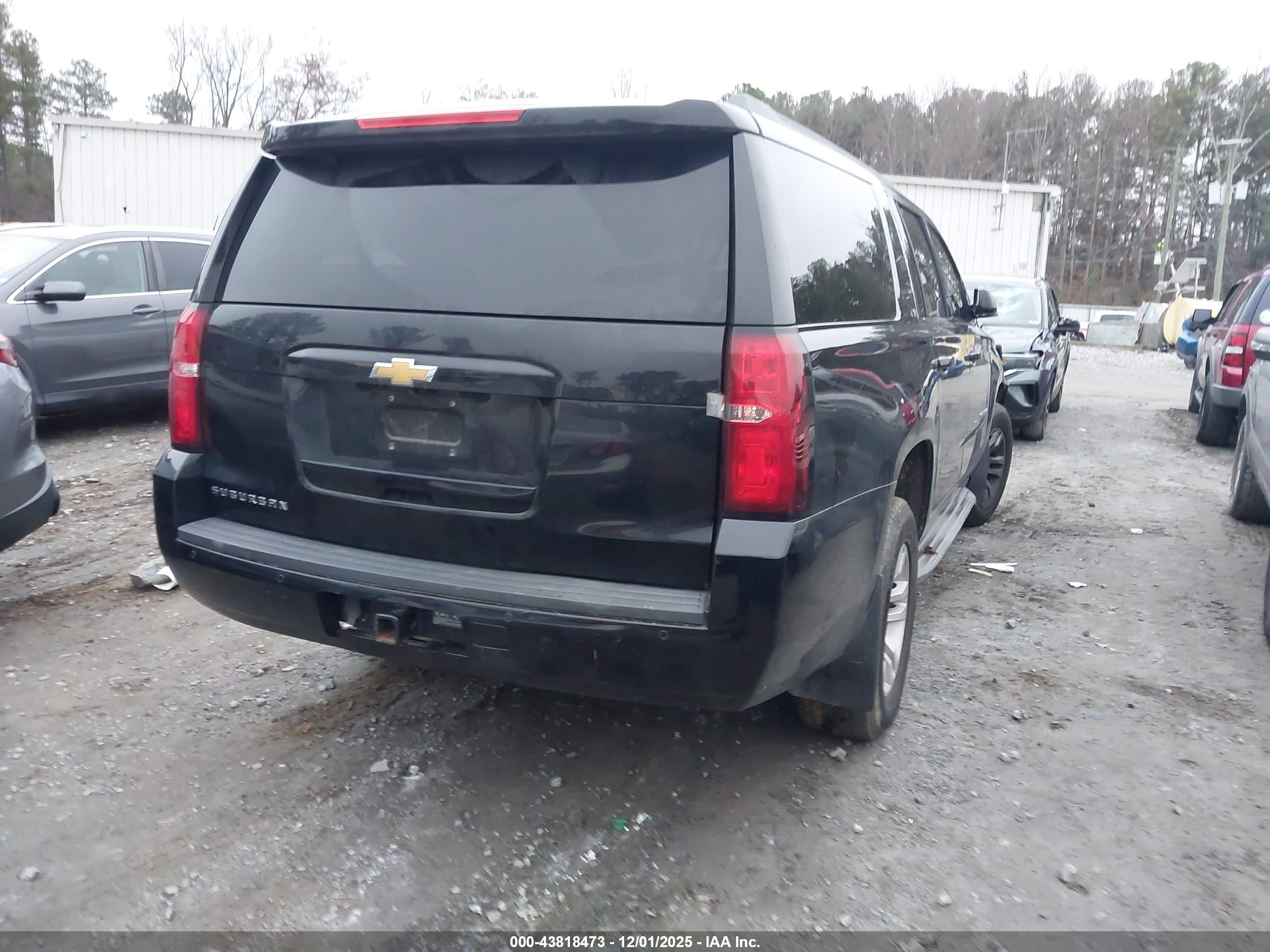 CHEVROLET SUBURBAN image 4