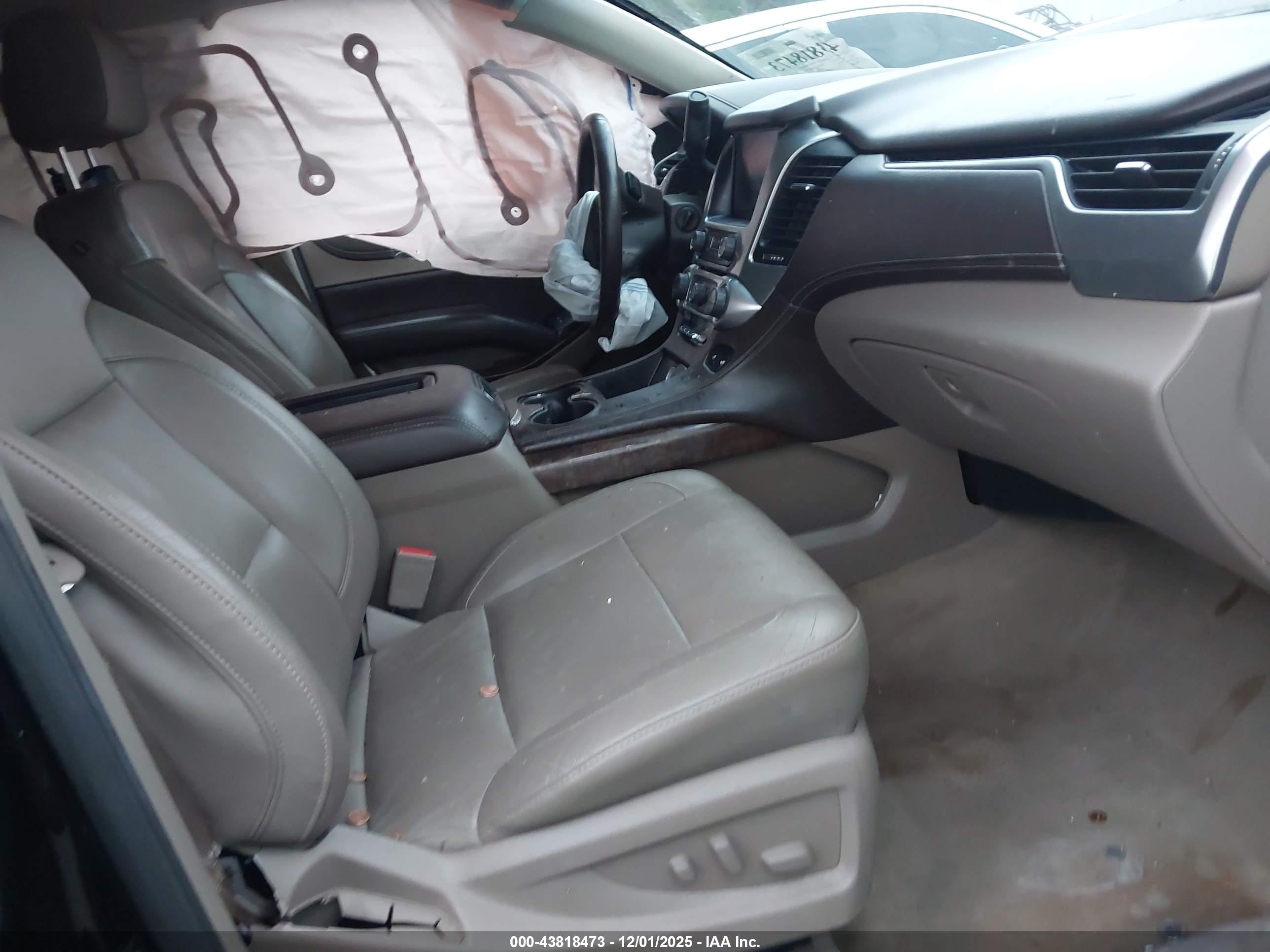 CHEVROLET SUBURBAN image 5