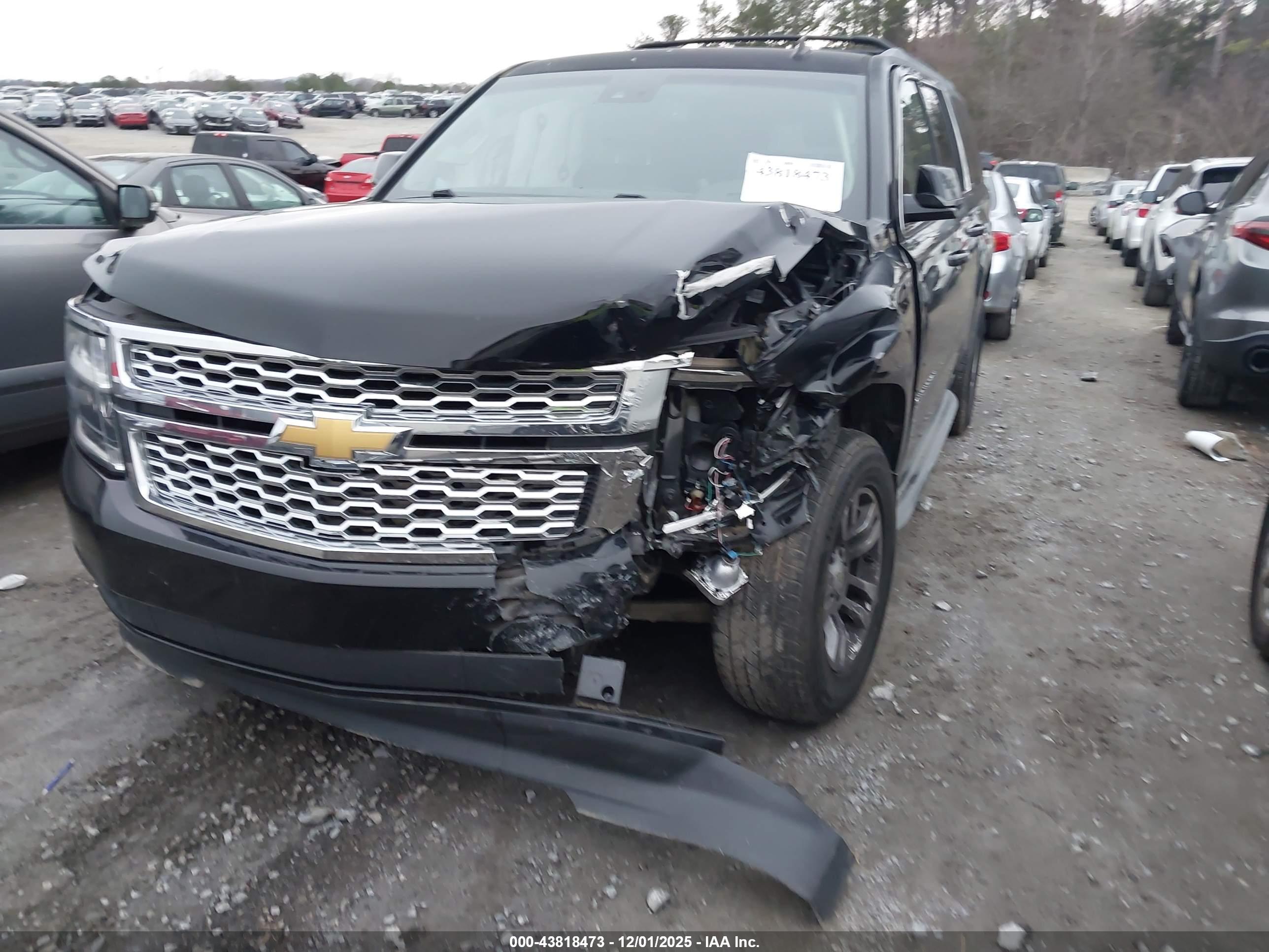 CHEVROLET SUBURBAN image 6