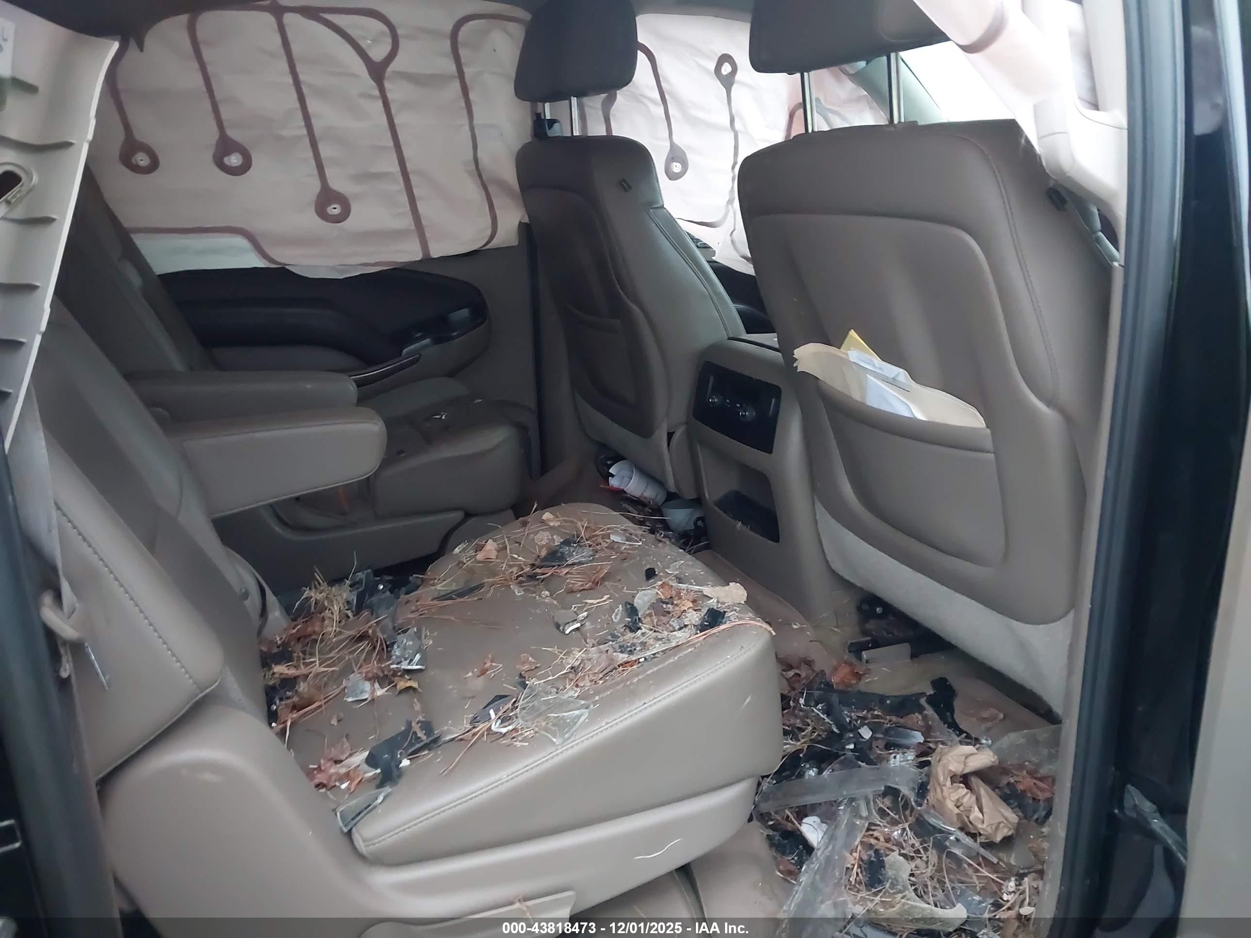 CHEVROLET SUBURBAN image 8