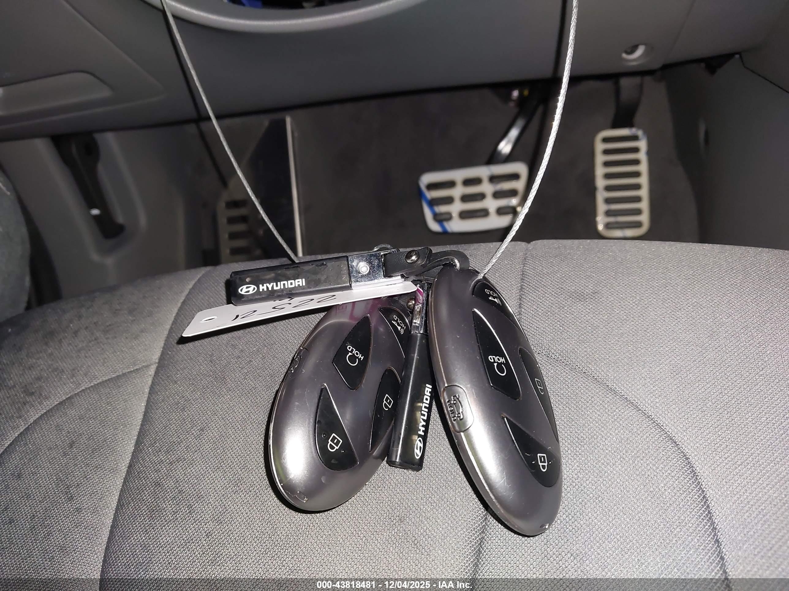 HYUNDAI ELANTRA image 11