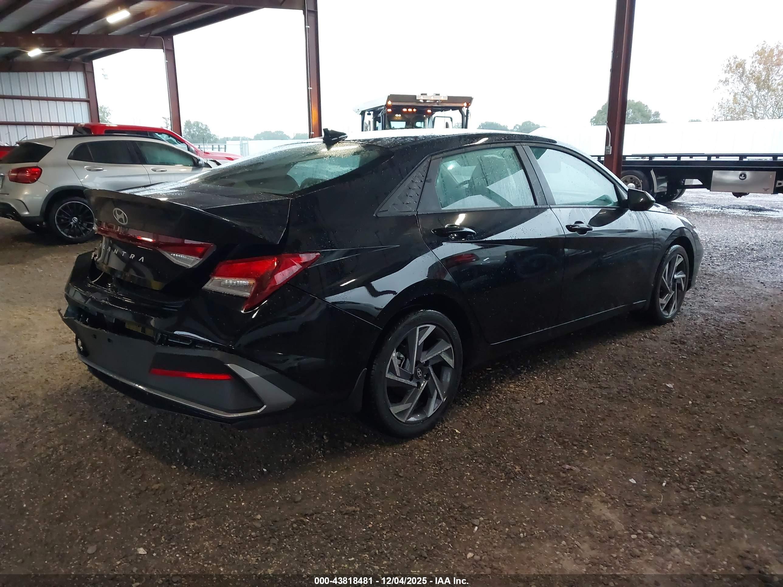 HYUNDAI ELANTRA image 4