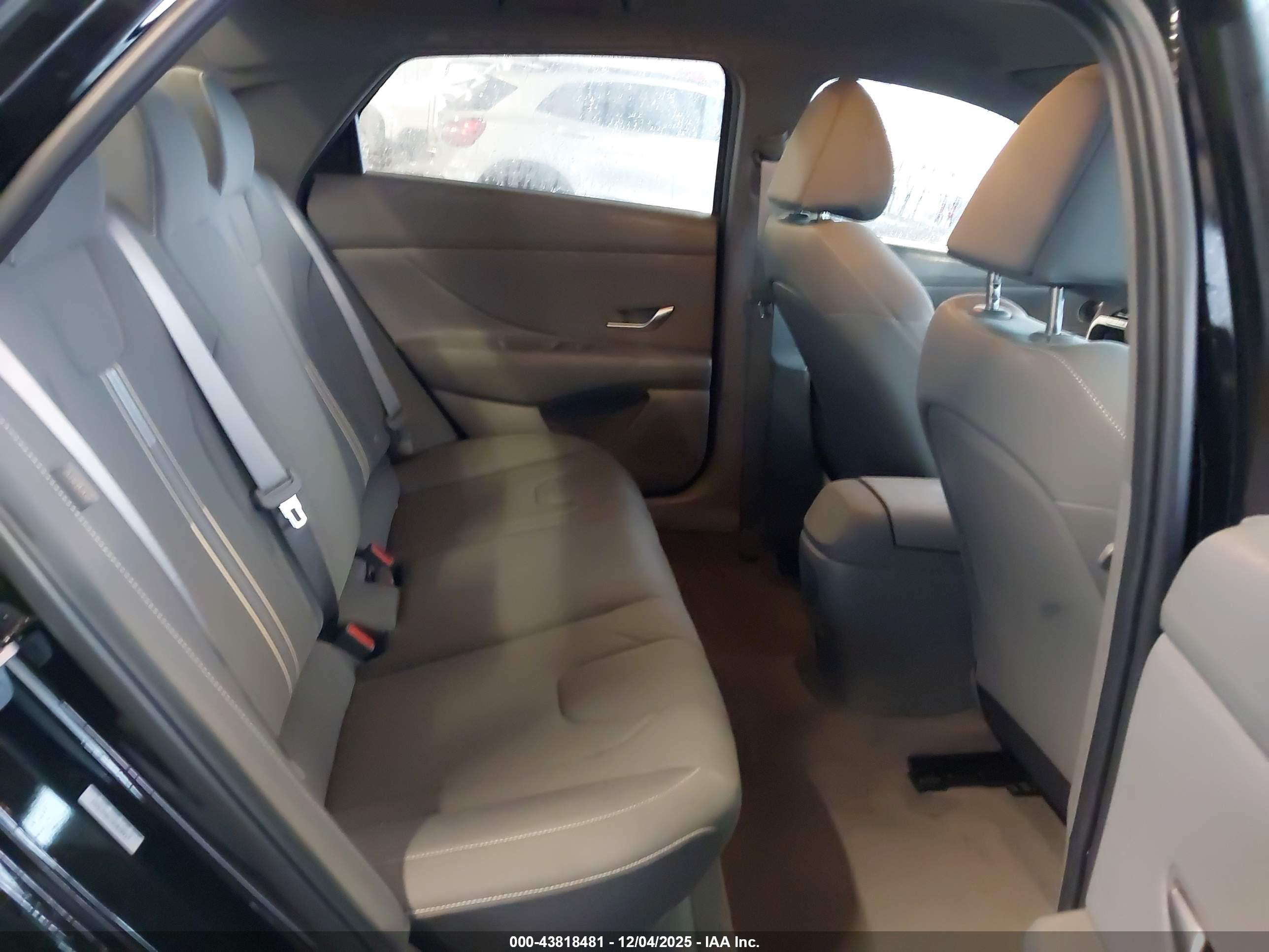 HYUNDAI ELANTRA image 8