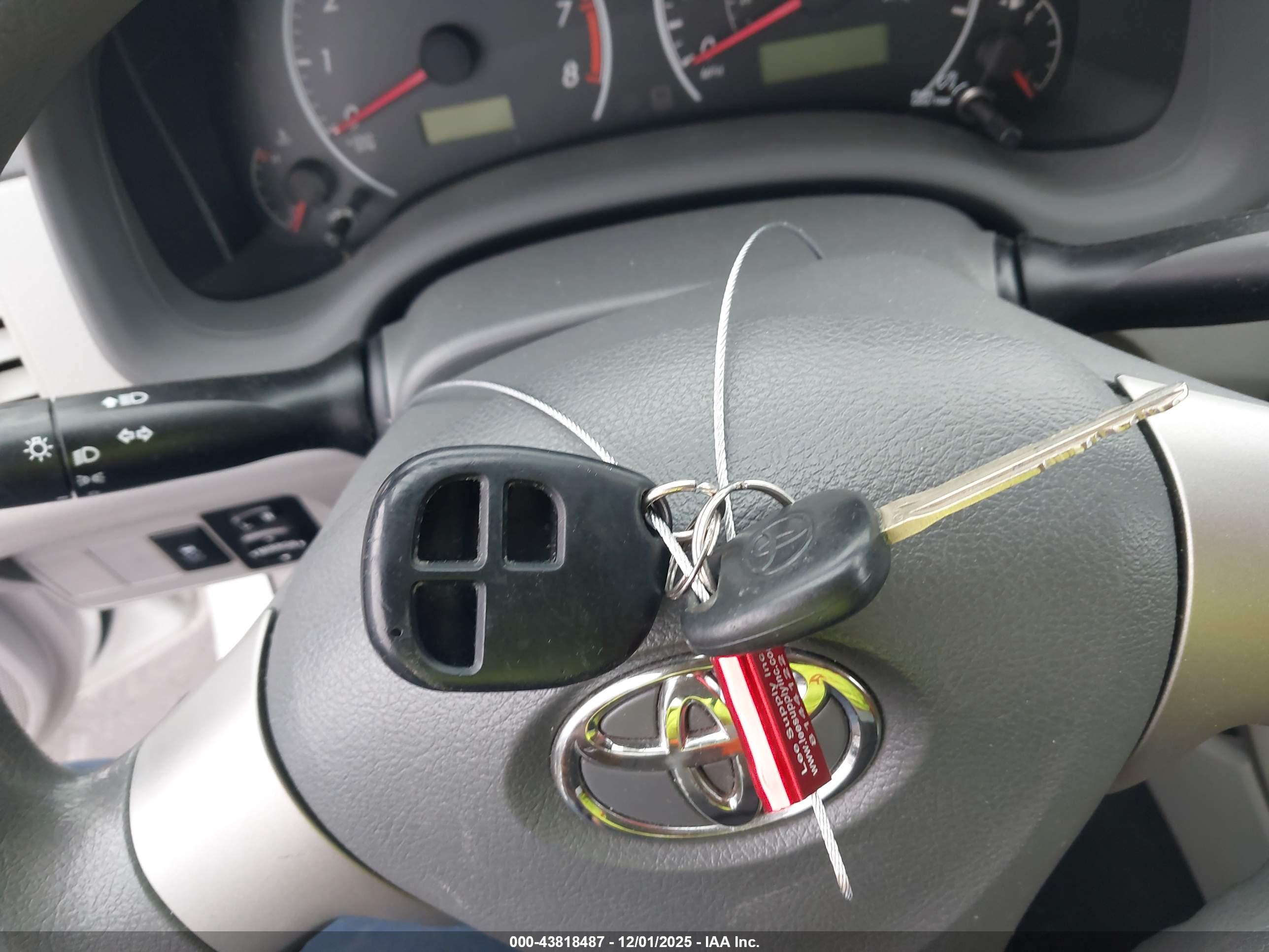 TOYOTA COROLLA image 11