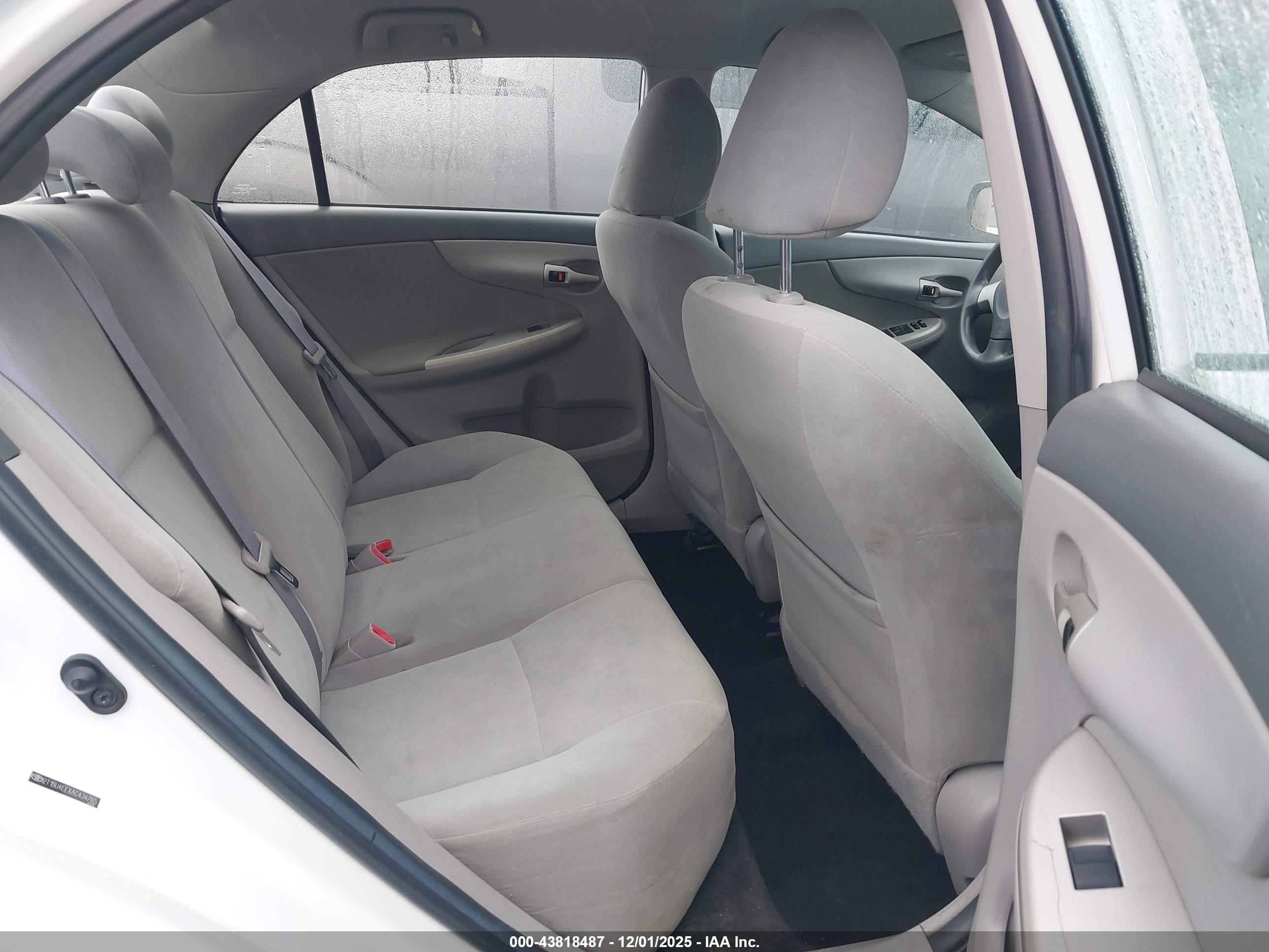 TOYOTA COROLLA image 8