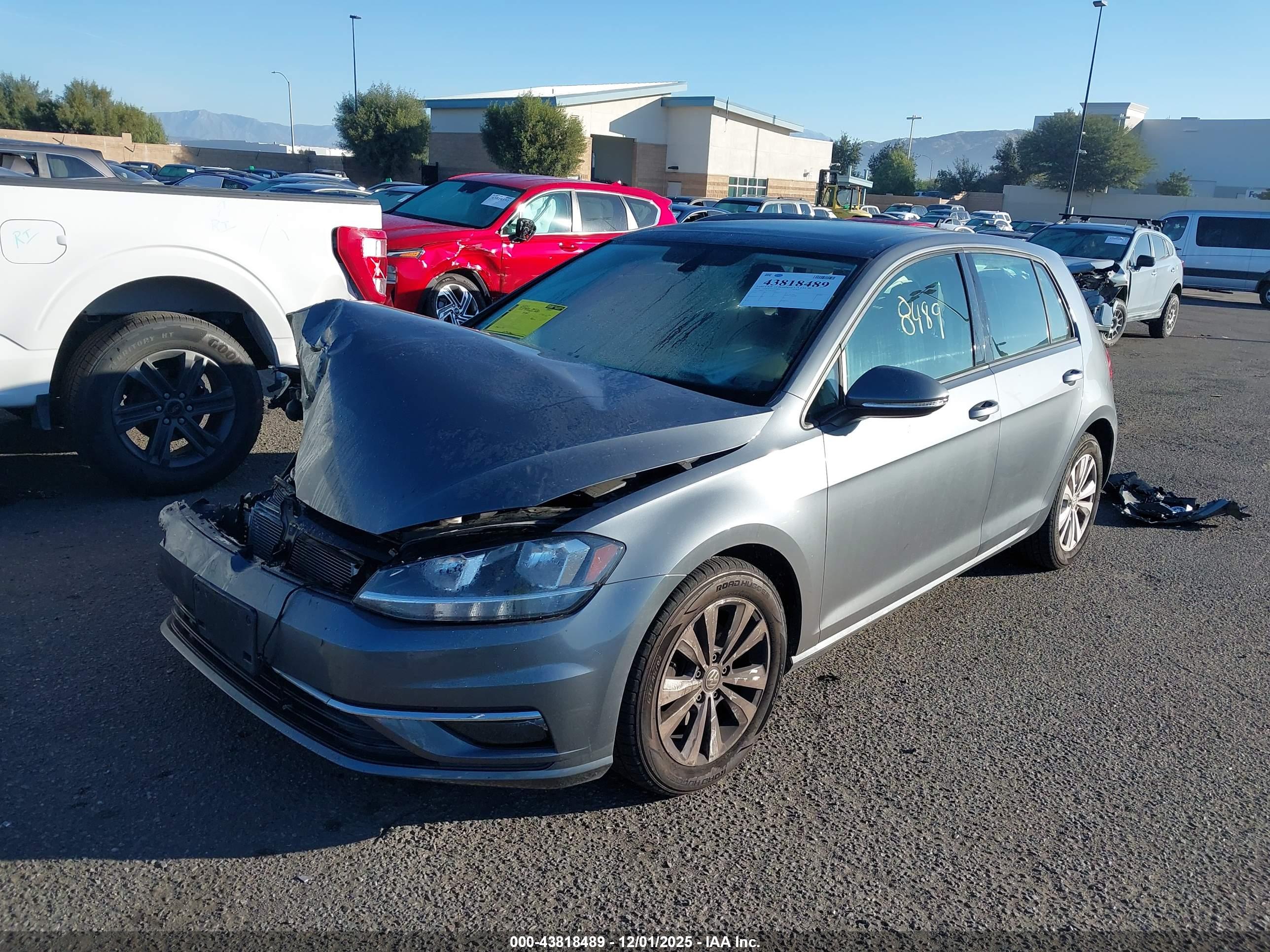 VOLKSWAGEN GOLF image 2