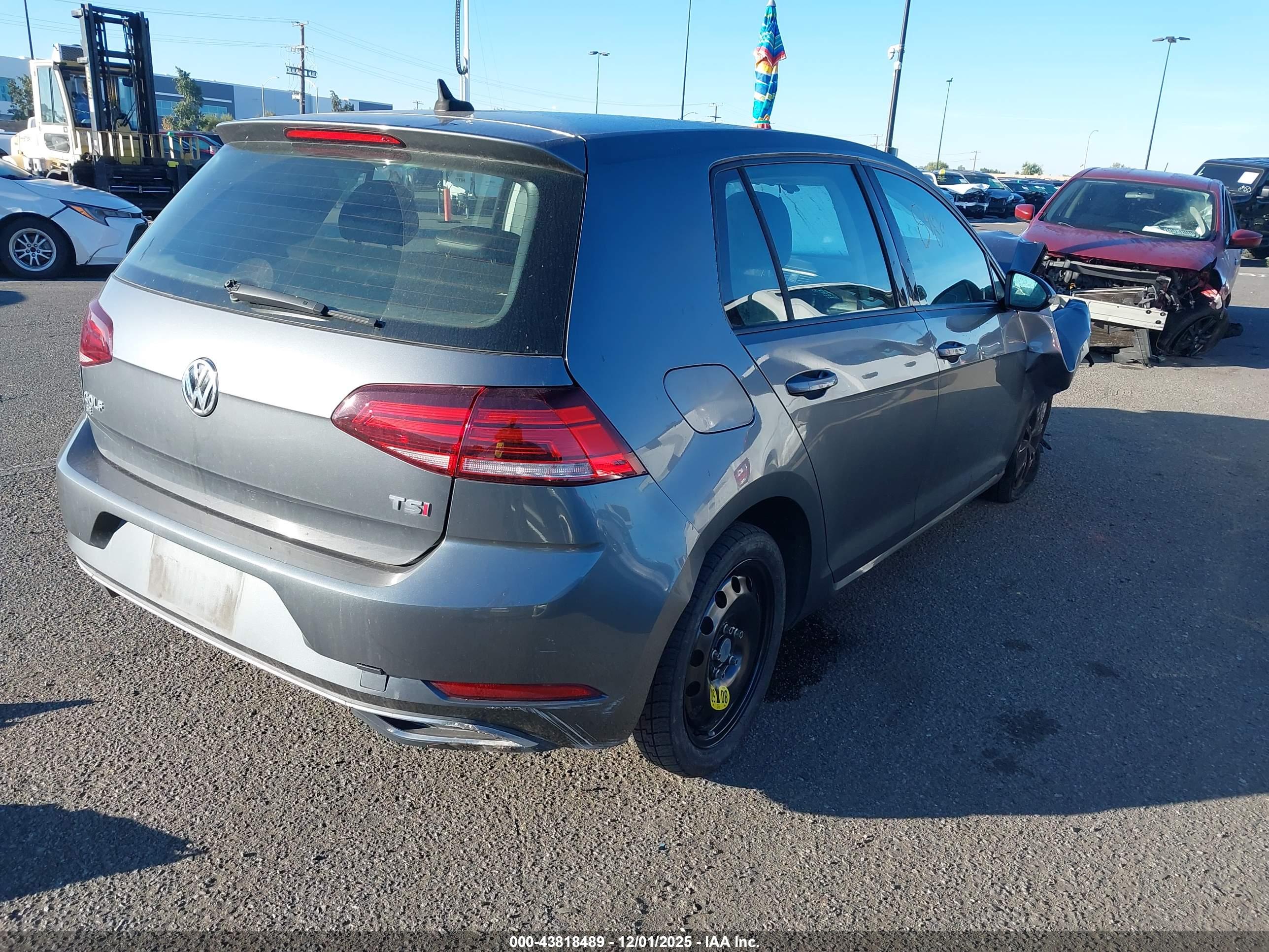 VOLKSWAGEN GOLF image 4