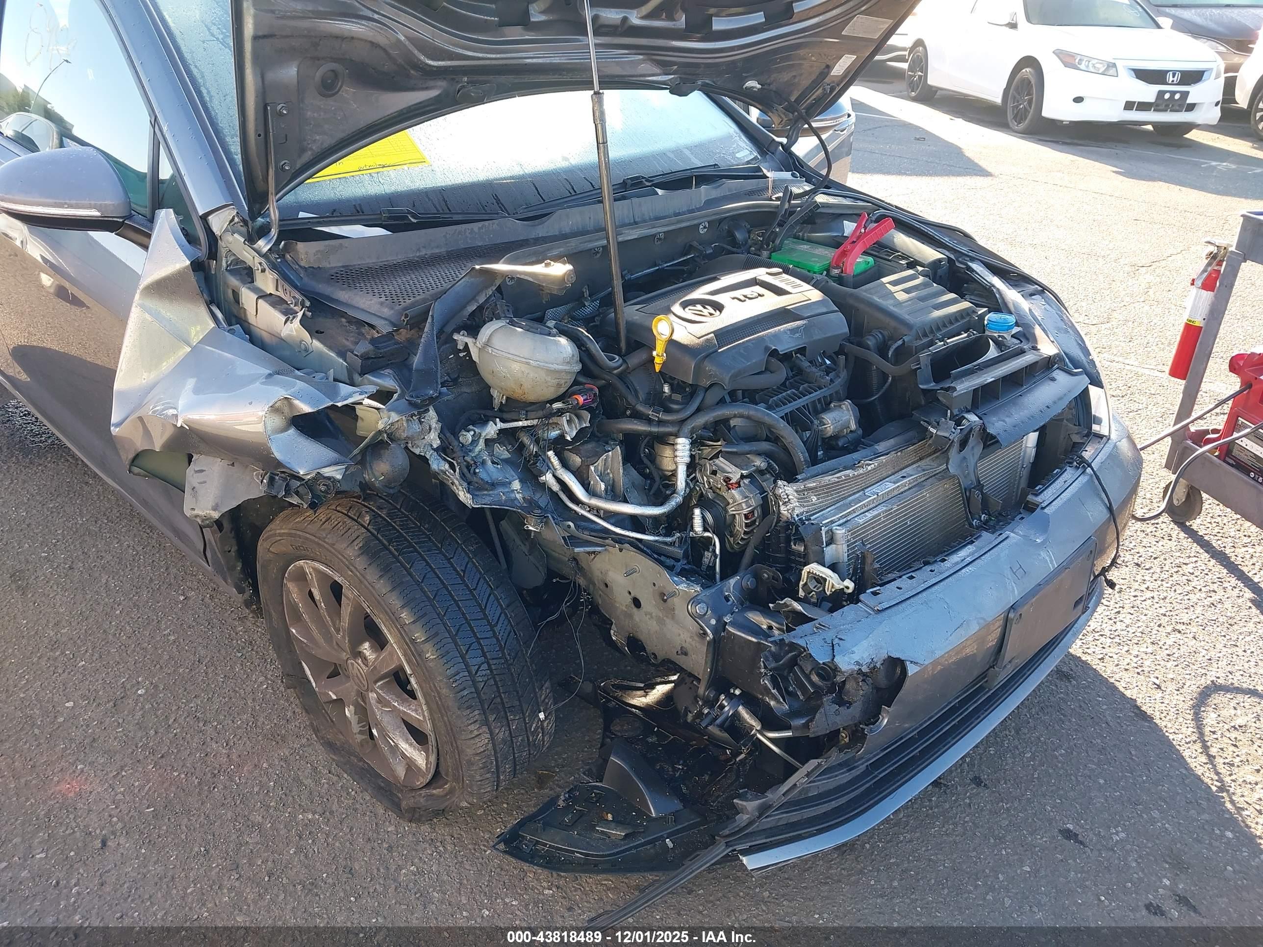 VOLKSWAGEN GOLF image 6
