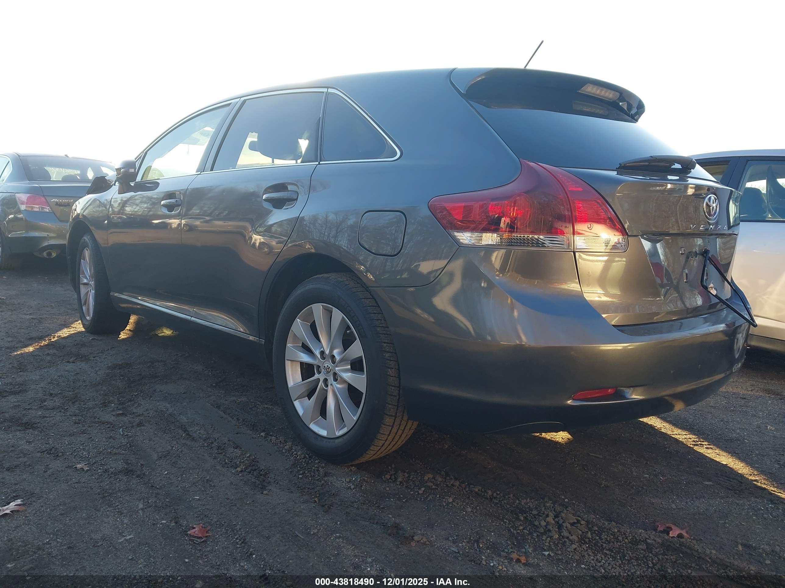 TOYOTA VENZA image 3