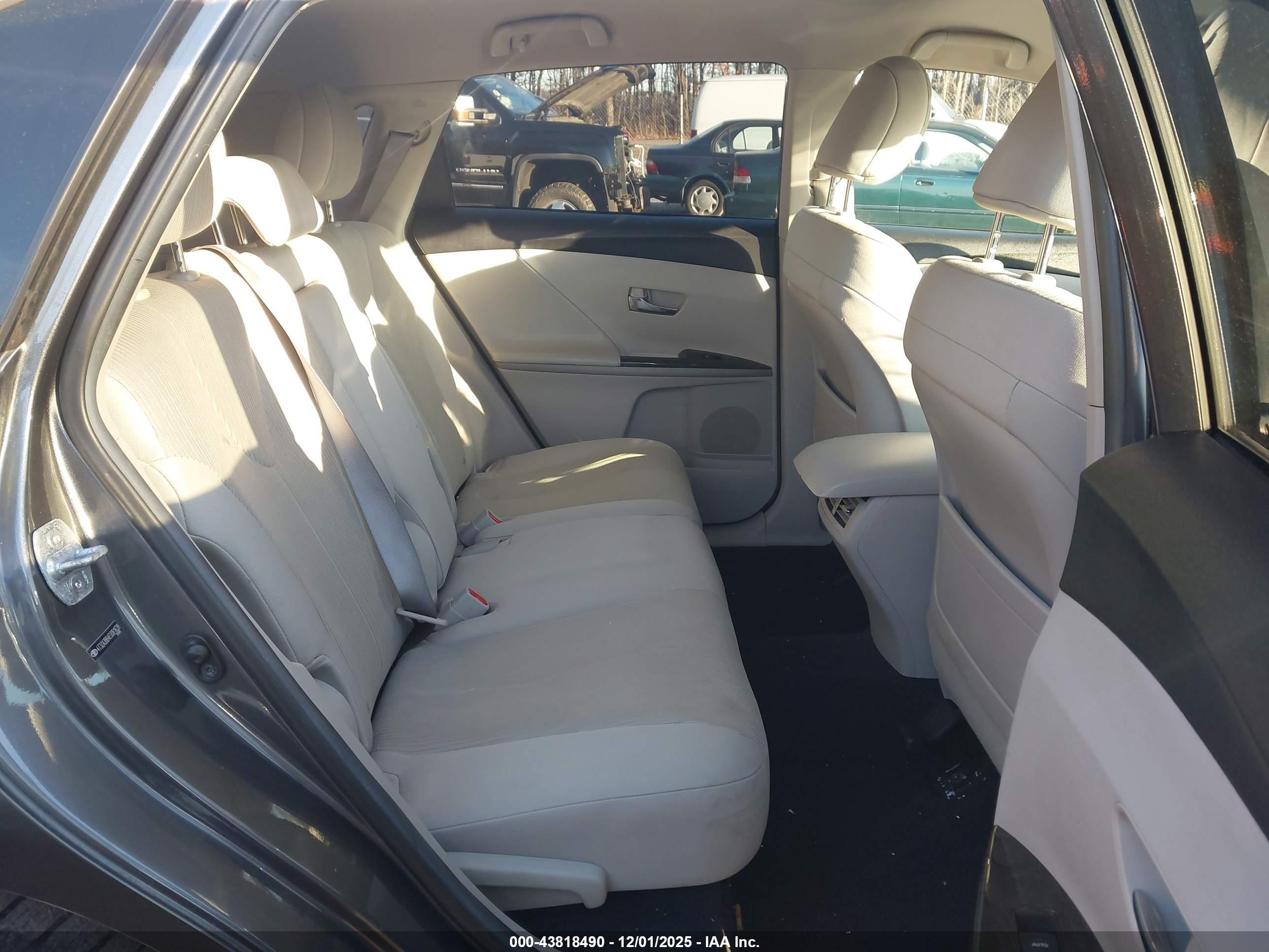 TOYOTA VENZA image 8