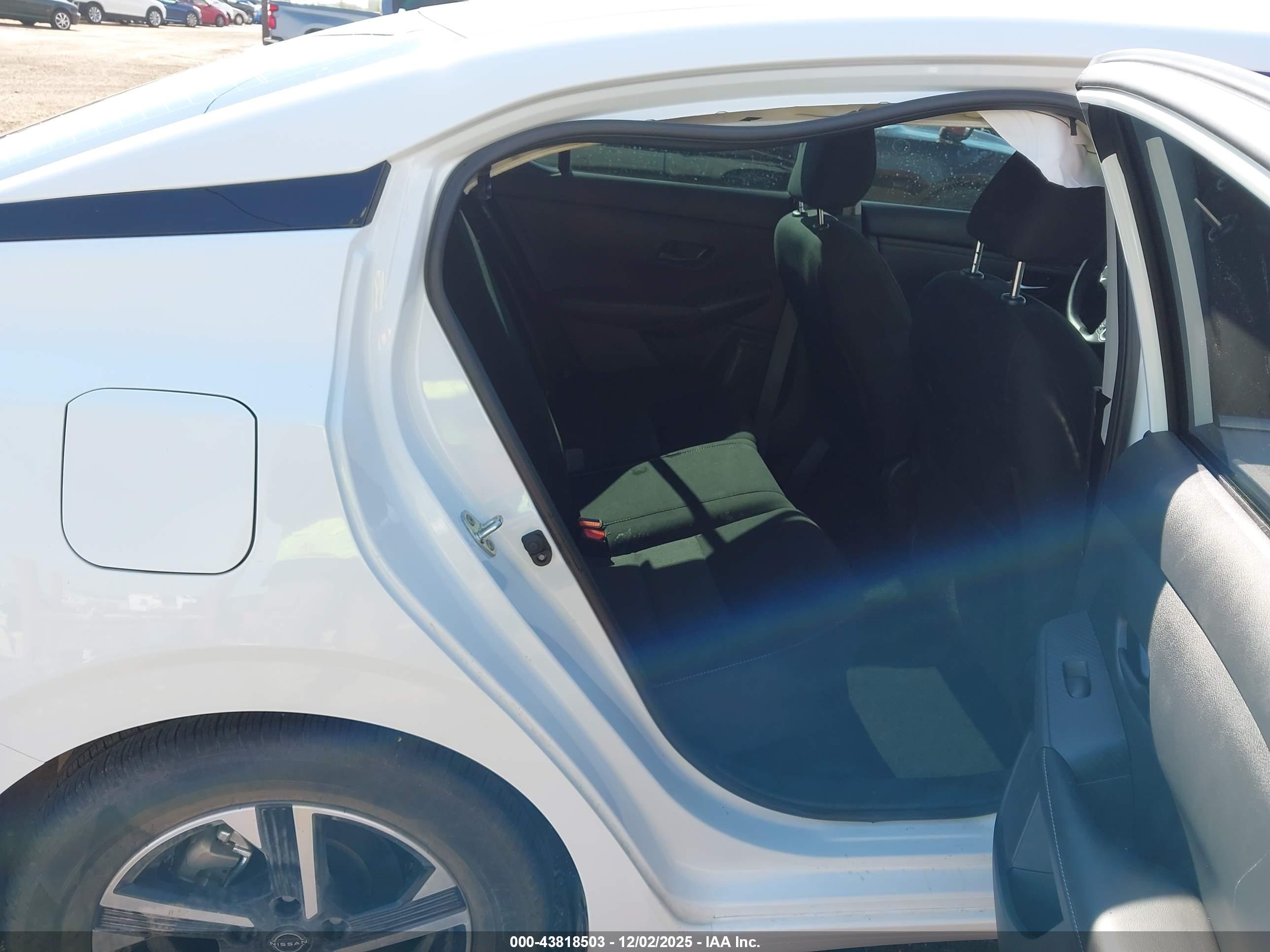 NISSAN SENTRA image 8