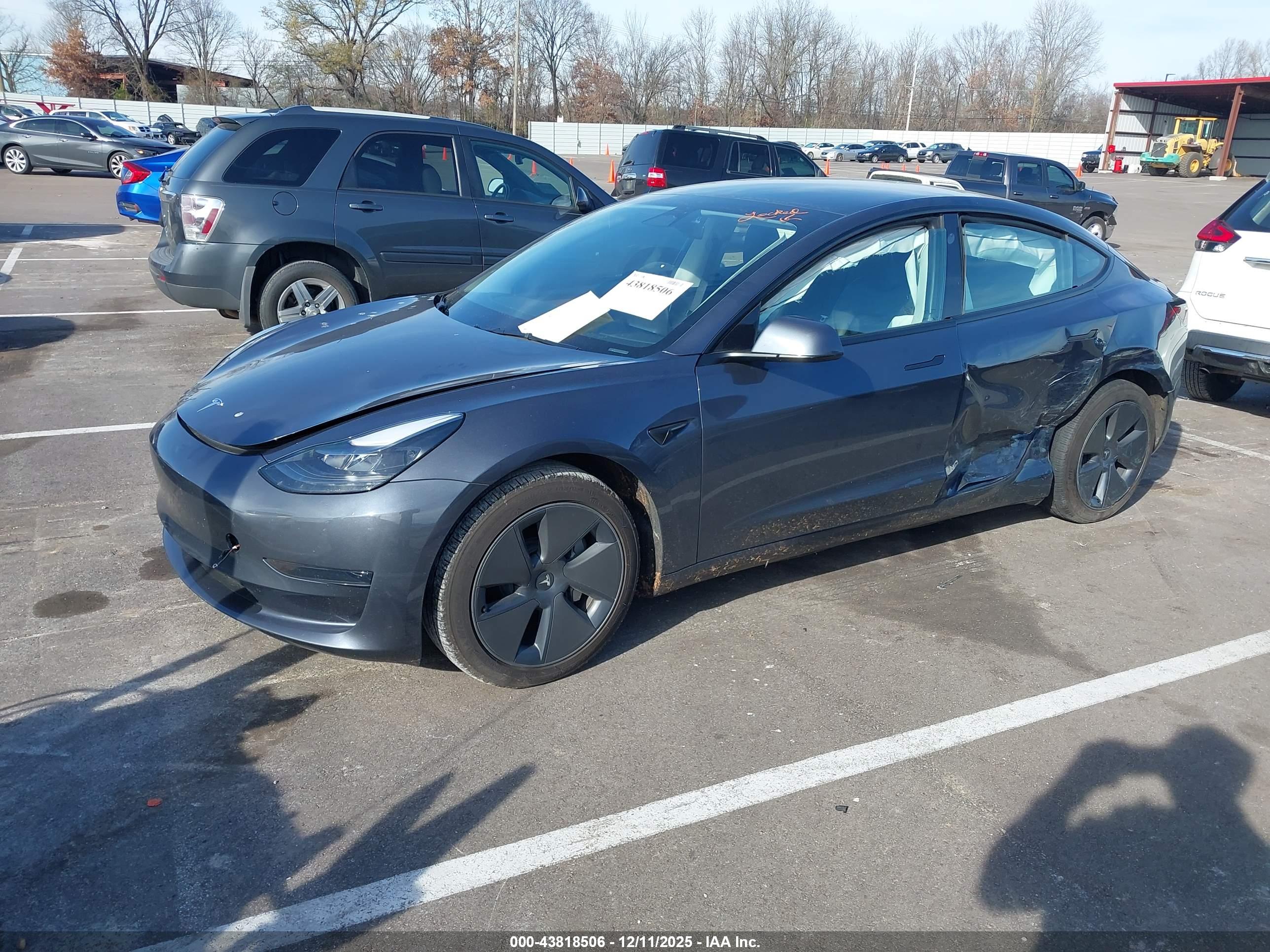 TESLA MODEL image 2