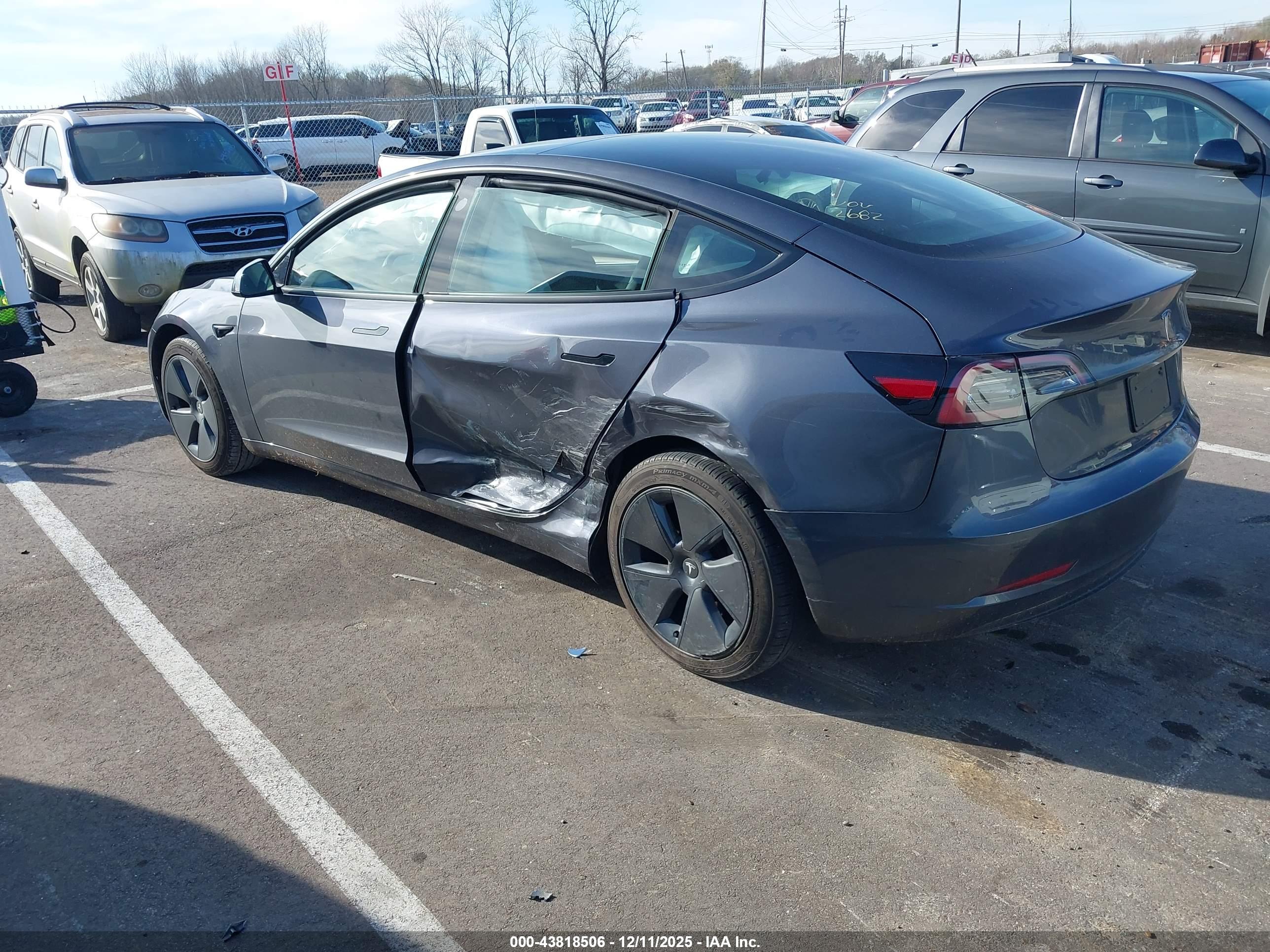 TESLA MODEL image 3