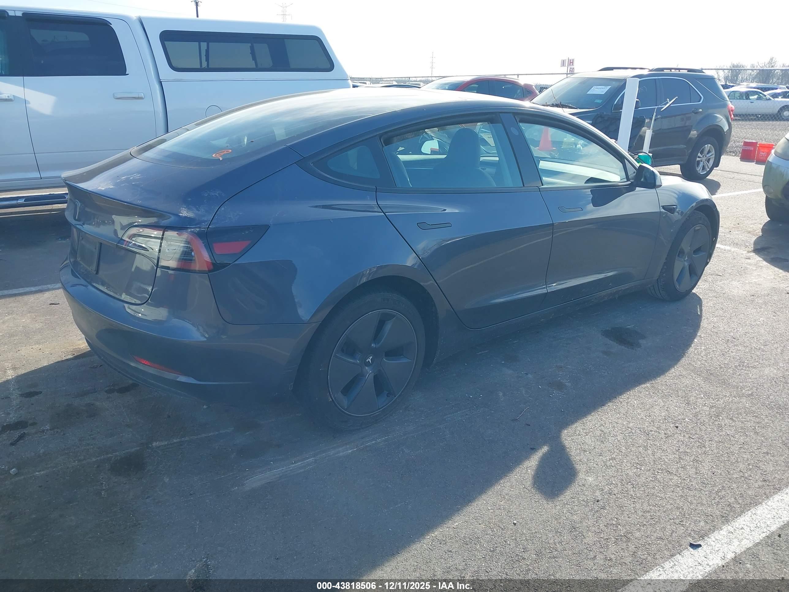 TESLA MODEL image 4